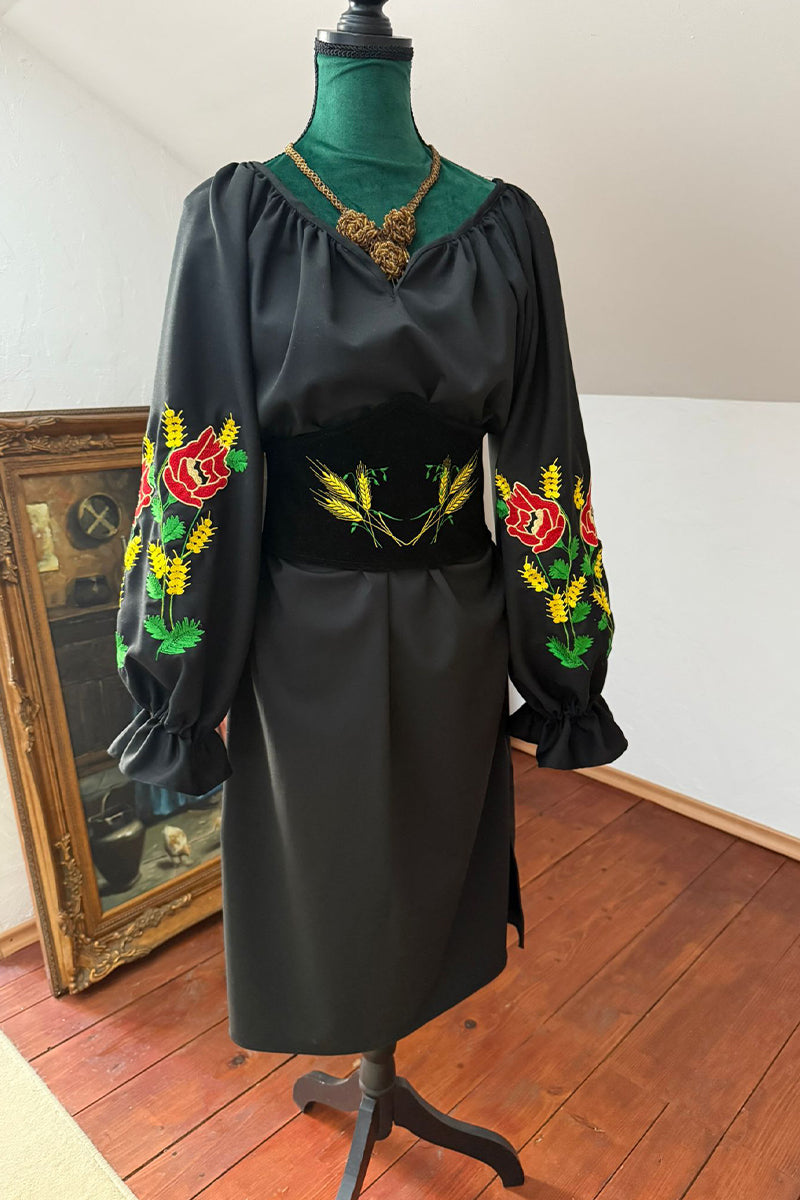 Rochie clasică cu maci brodați pe mâneci Rochie clasică cu maci brodați pe mâneci