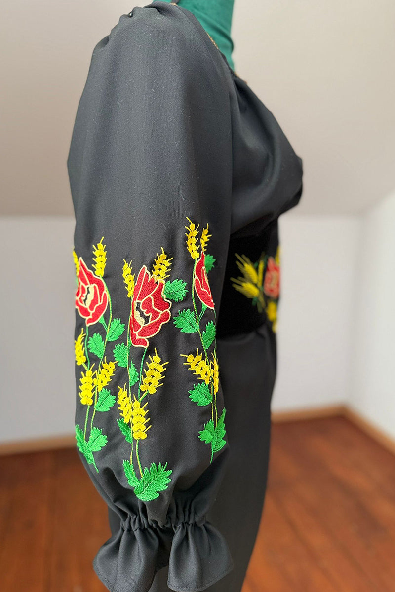Rochie clasică cu maci brodați pe mâneci Rochie clasică cu maci brodați pe mâneci