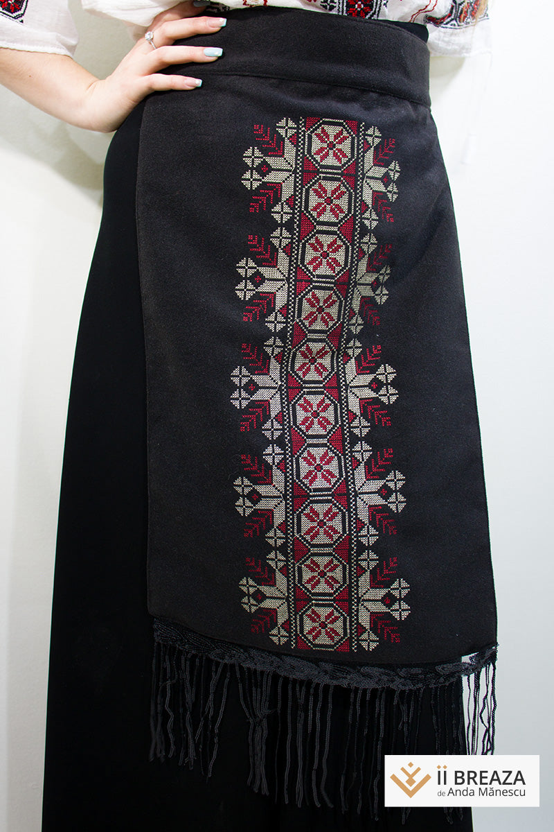 Șorț stilizat, model tradițional ”Roatele” Șorț stilizat, model tradițional ”Roatele”