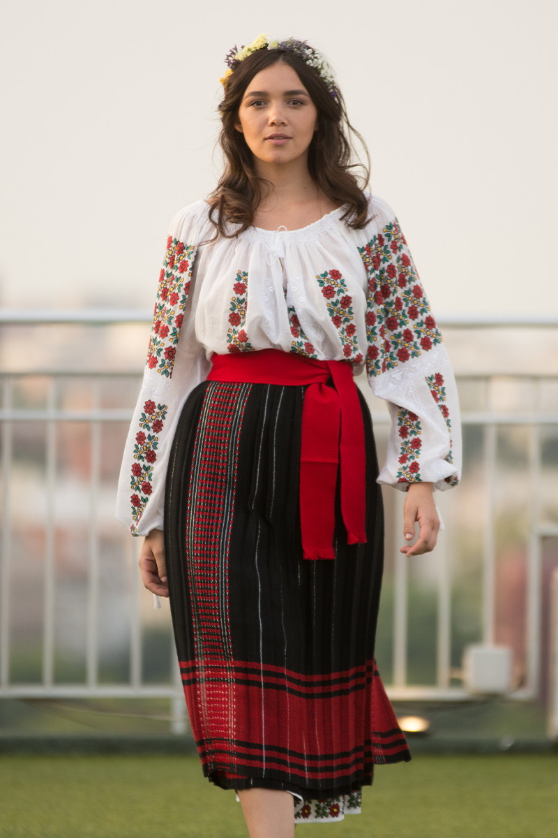 Fotă plisată, de Prahova, roșu cu negru Fotă plisată, de Prahova, roșu cu negru