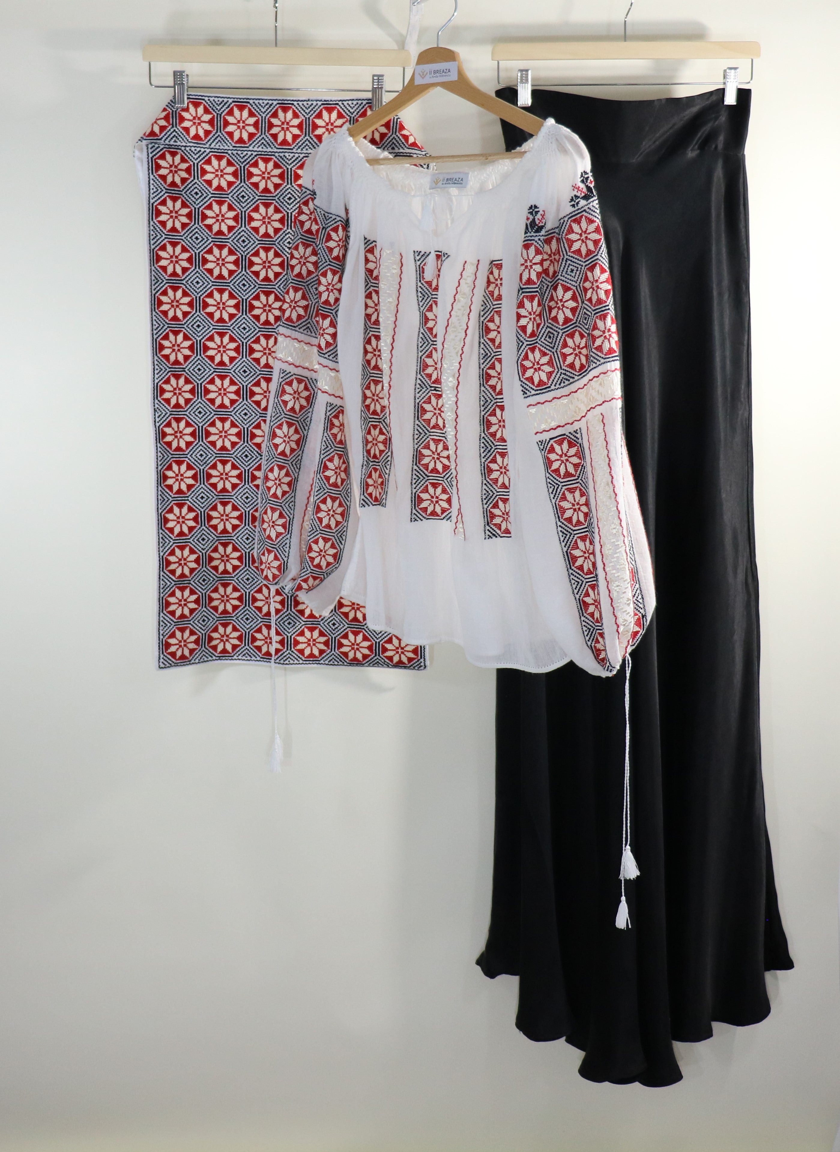 Sorț Brodat Manual, model Roata Norocului Sorț Brodat Manual, model Roata Norocului