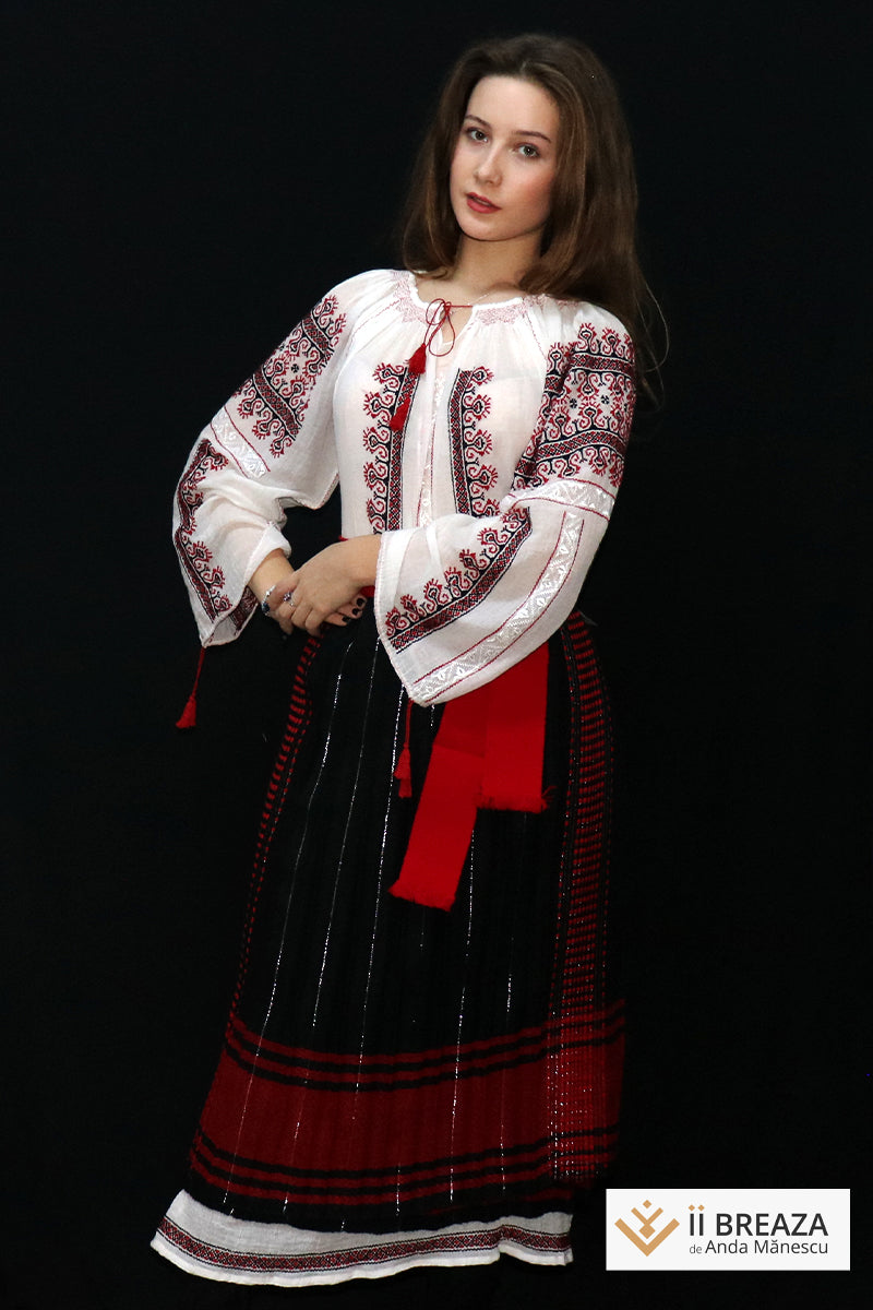 Costum Tradițional de Prahova, model Crestele de Breaza sau Creasta Cocoșului Costum Tradițional de Prahova, model Crestele de Breaza sau Creasta Cocoșului