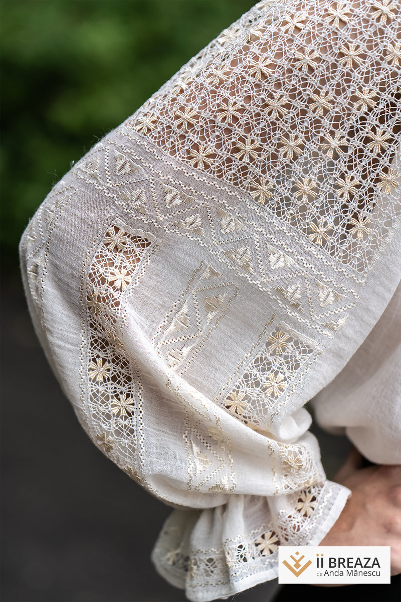 IE Tradițională de Breaza, model Ajurul cu Floricica IE Tradițională de Breaza, model Ajurul cu Floricica