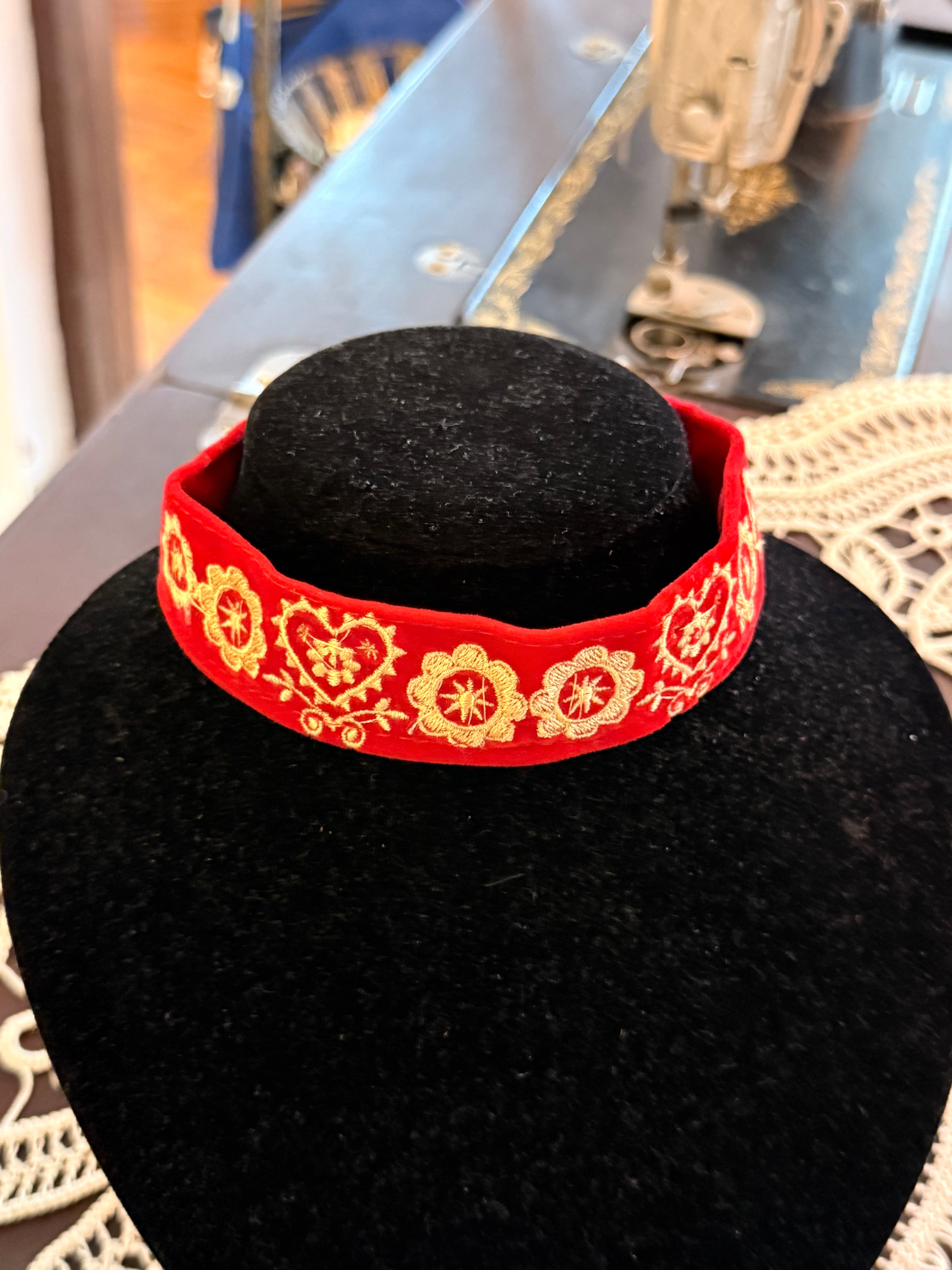 Choker tradițional din catifea - Floare și Inimă