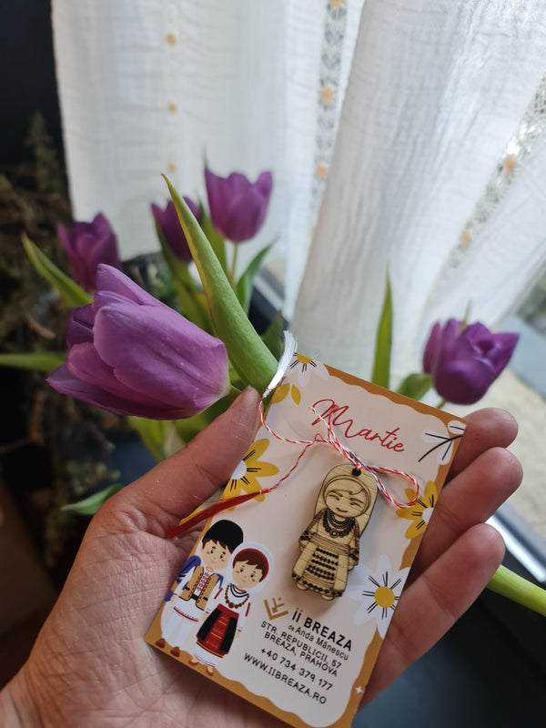 Mărțișor Față în port popular