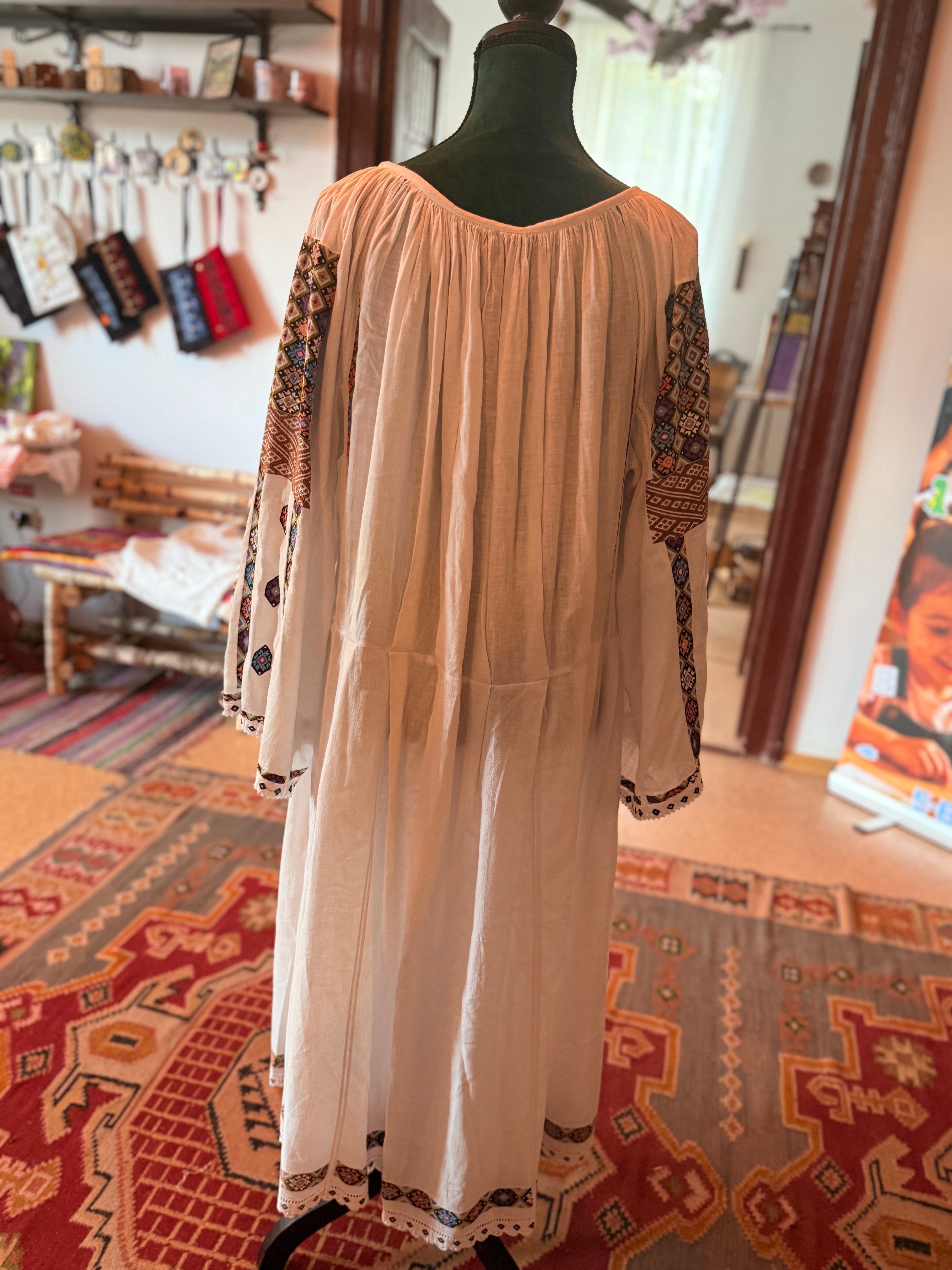 Rochie brodatǎ foarte mărunt - produs vintage