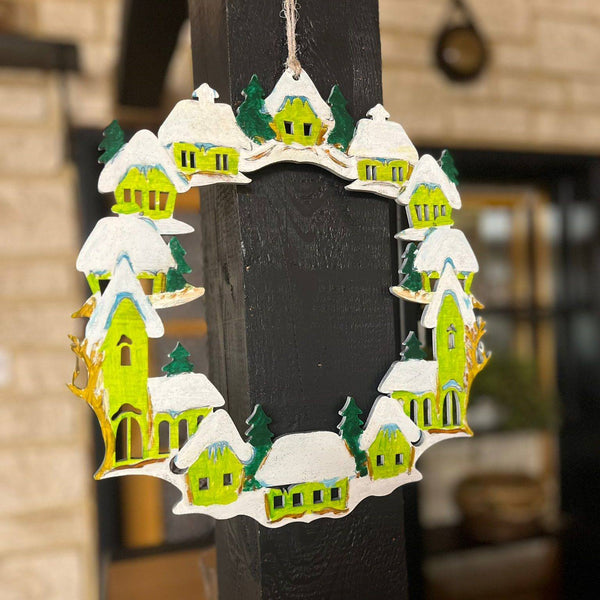 Coroniță din lemn, pictată manual în spiritul Crăciunului