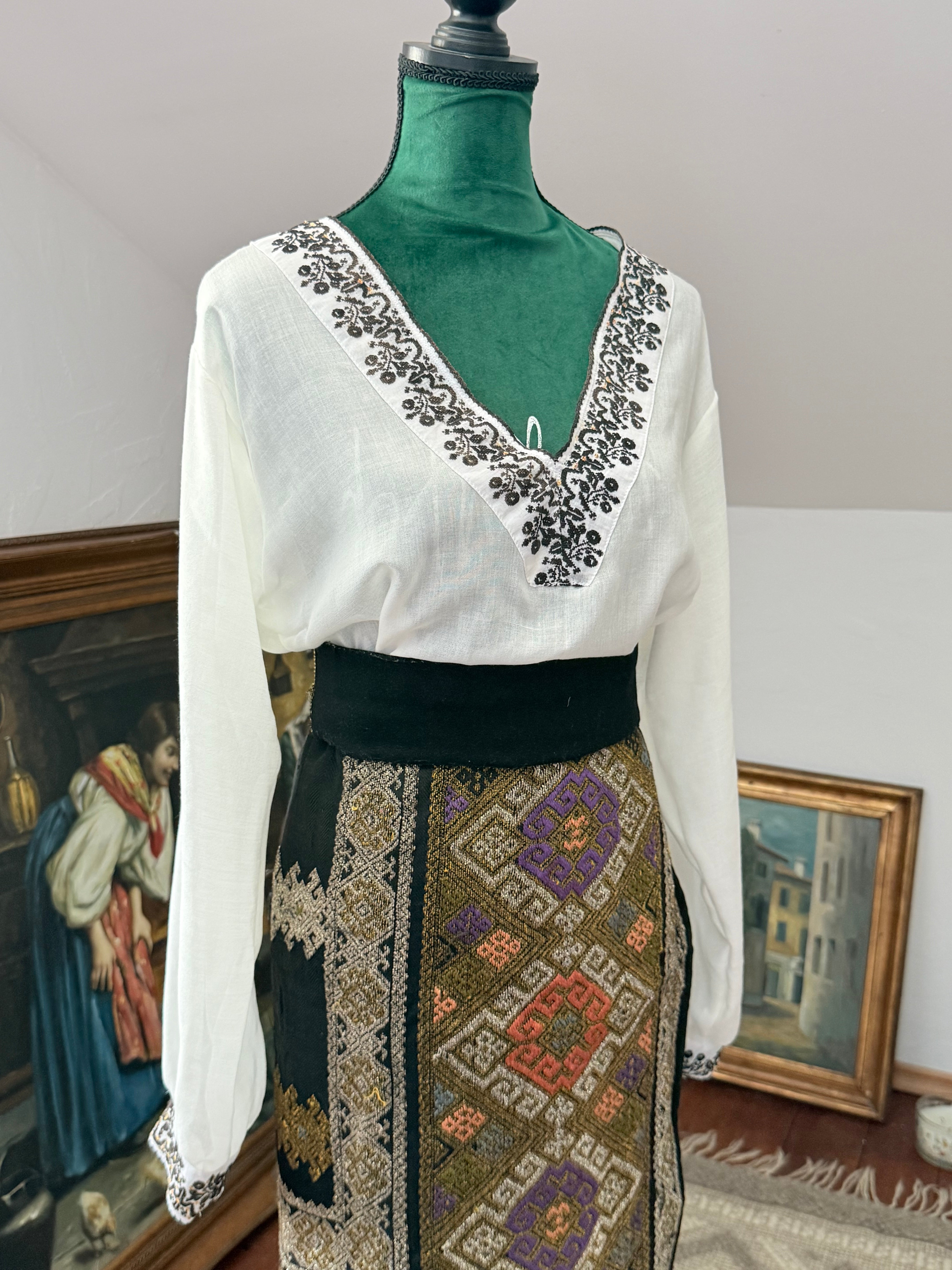 Bluză cu aplicație vintage - Regina