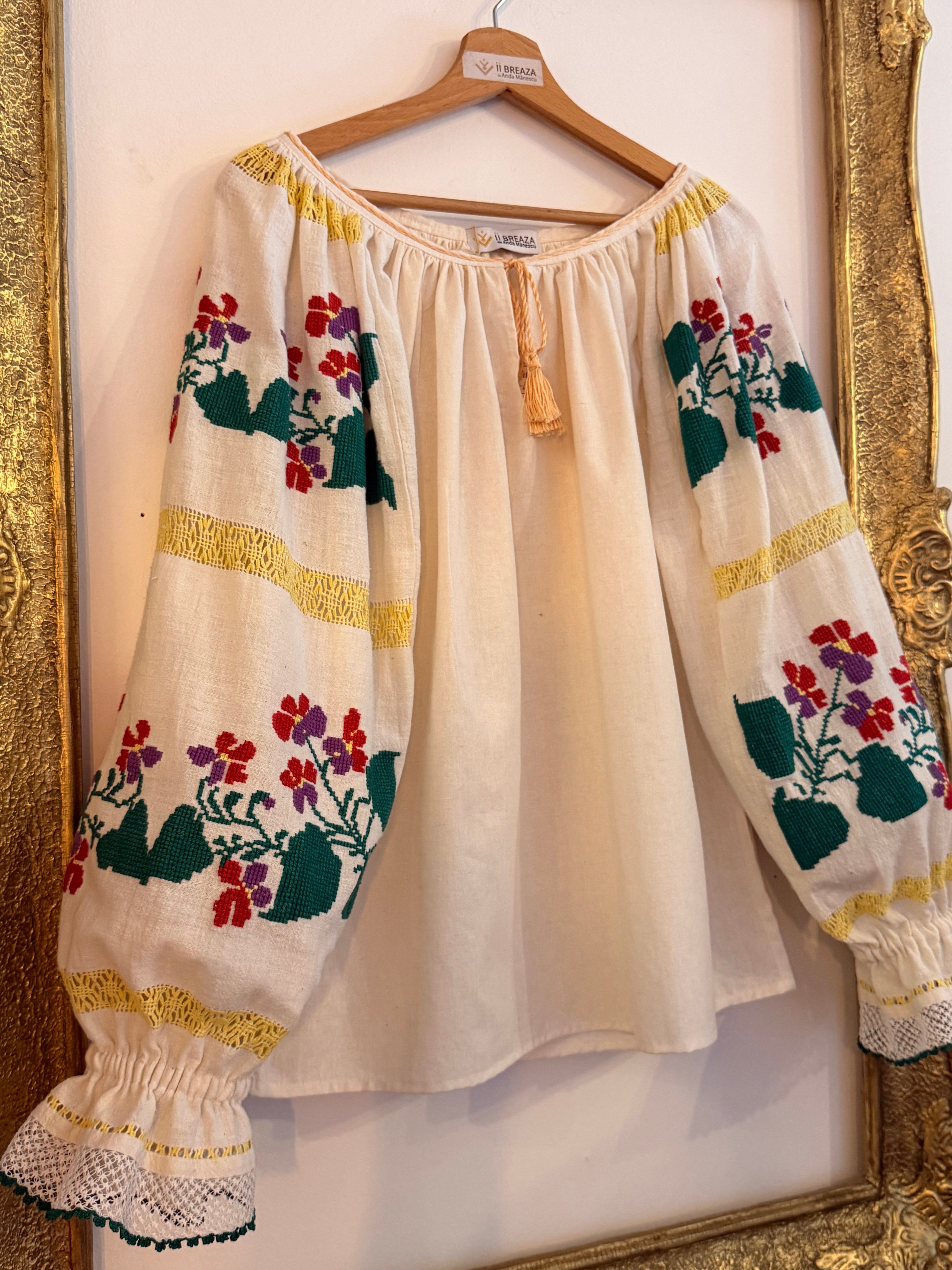 Ie cu mâneci vintage - Ajur cu Flori
