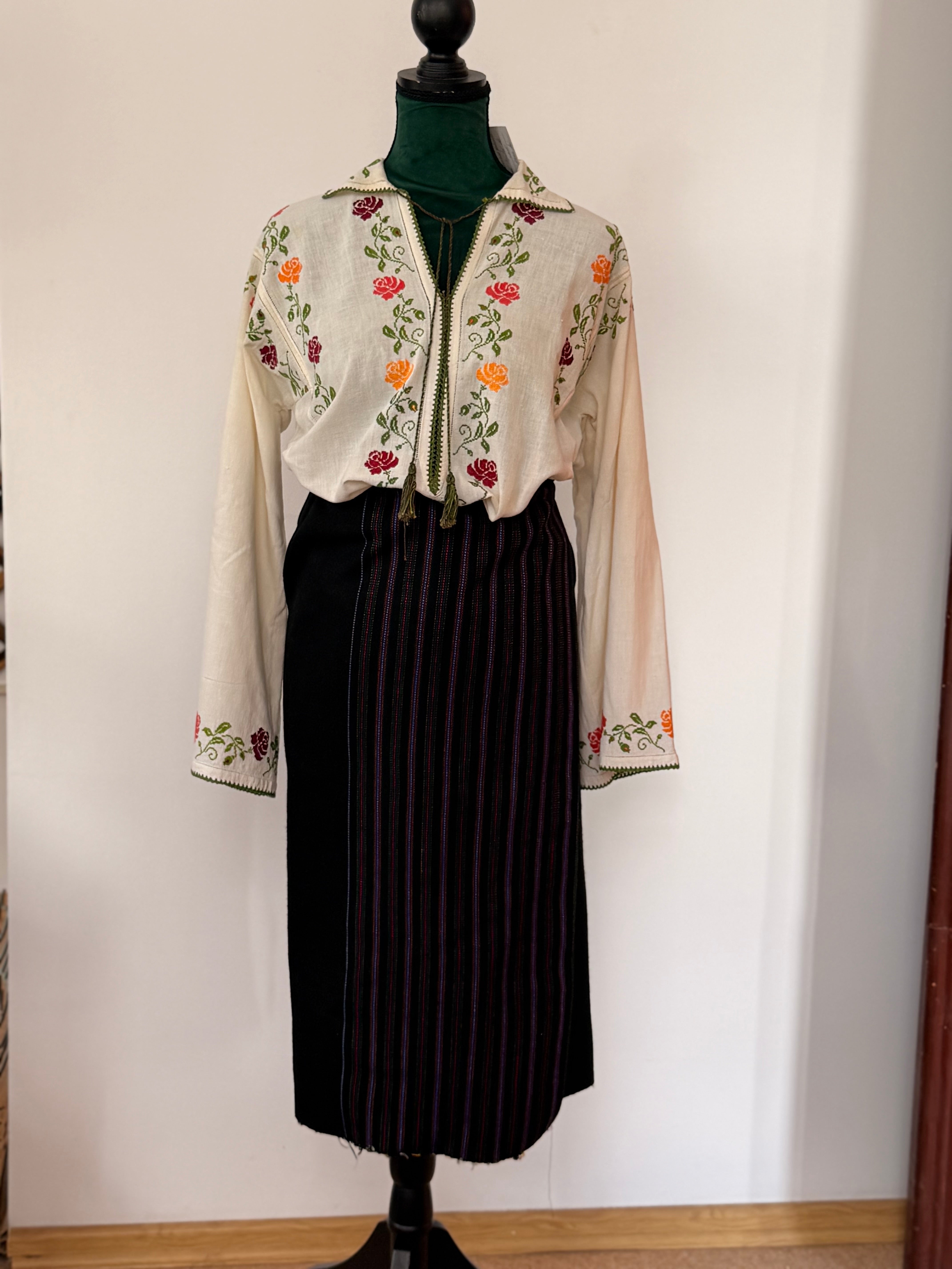 Fotǎ țesutǎ în război, aparținând regiunii Moldova - produs vintage