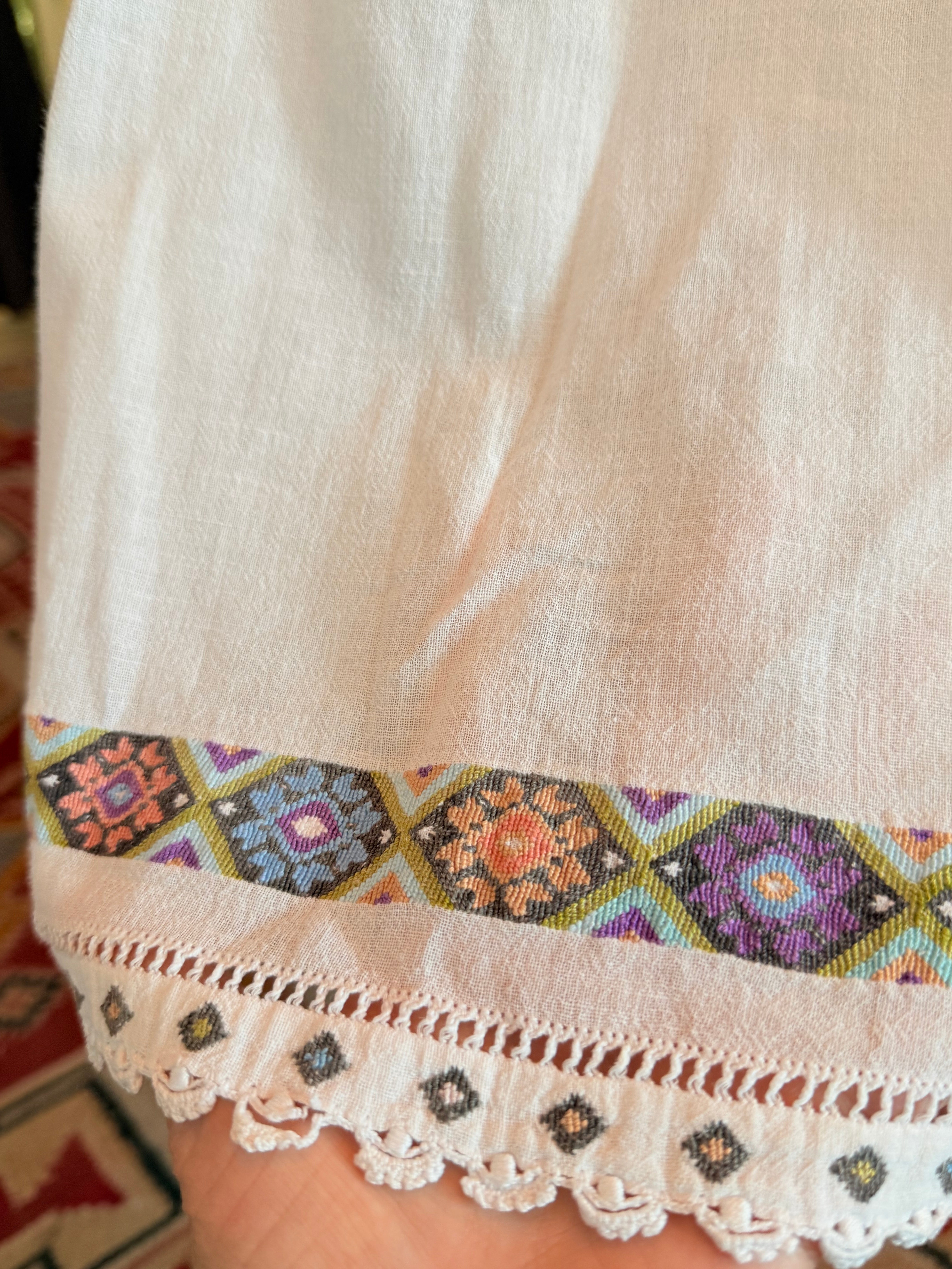 Rochie brodatǎ foarte mărunt - produs vintage