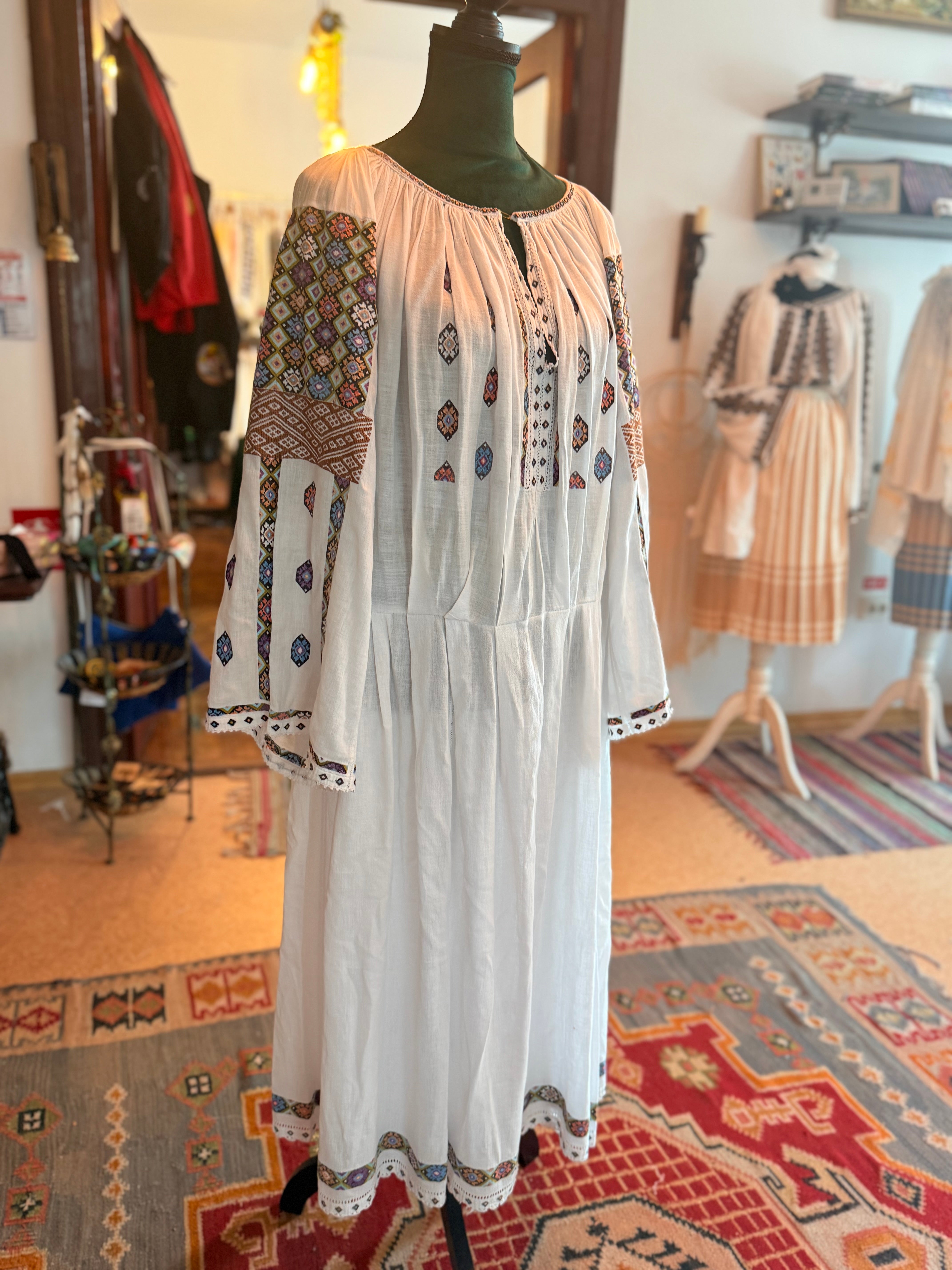 Rochie brodatǎ foarte mărunt - produs vintage