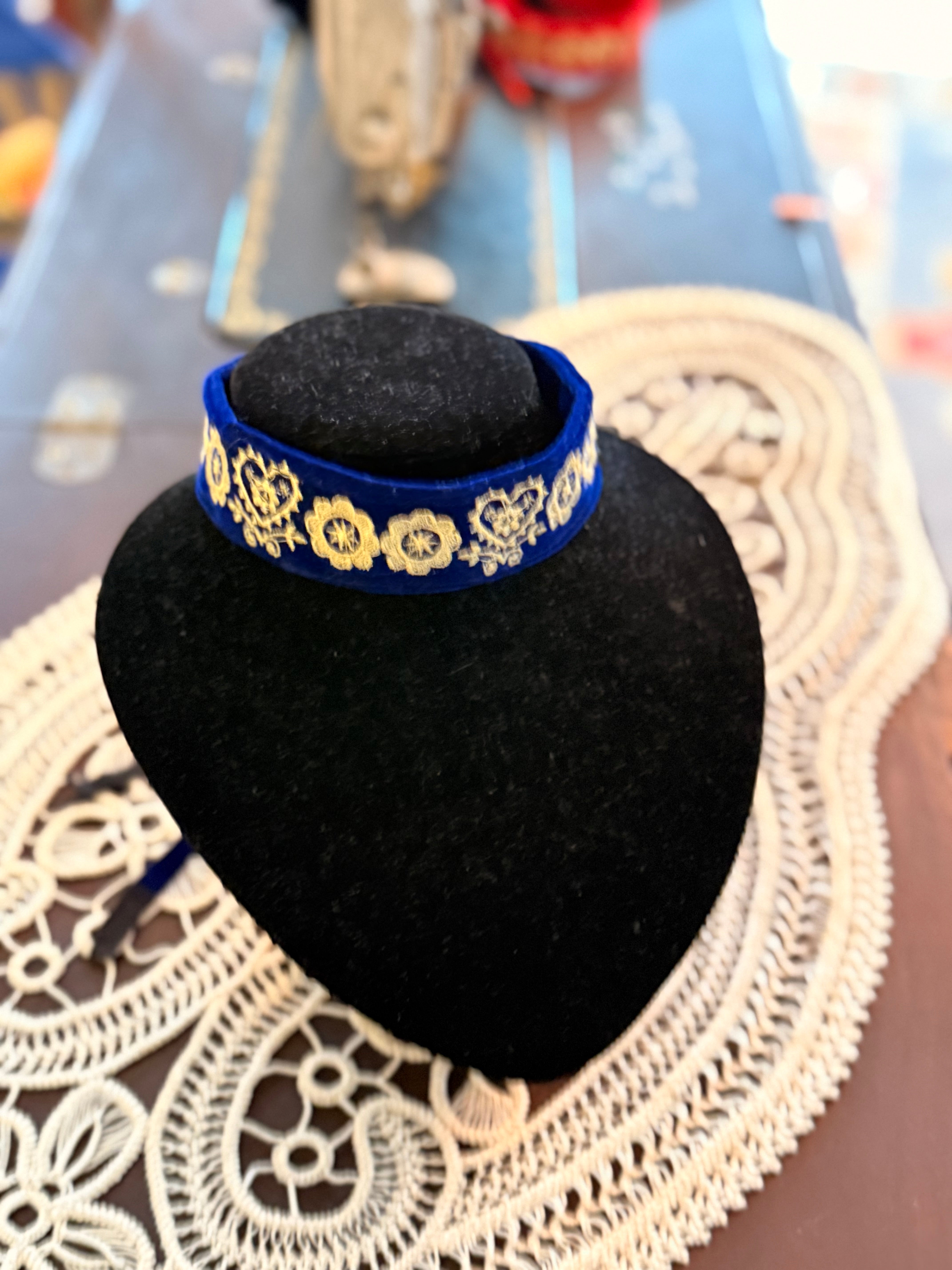 Choker tradițional din catifea - Floare și Inimă