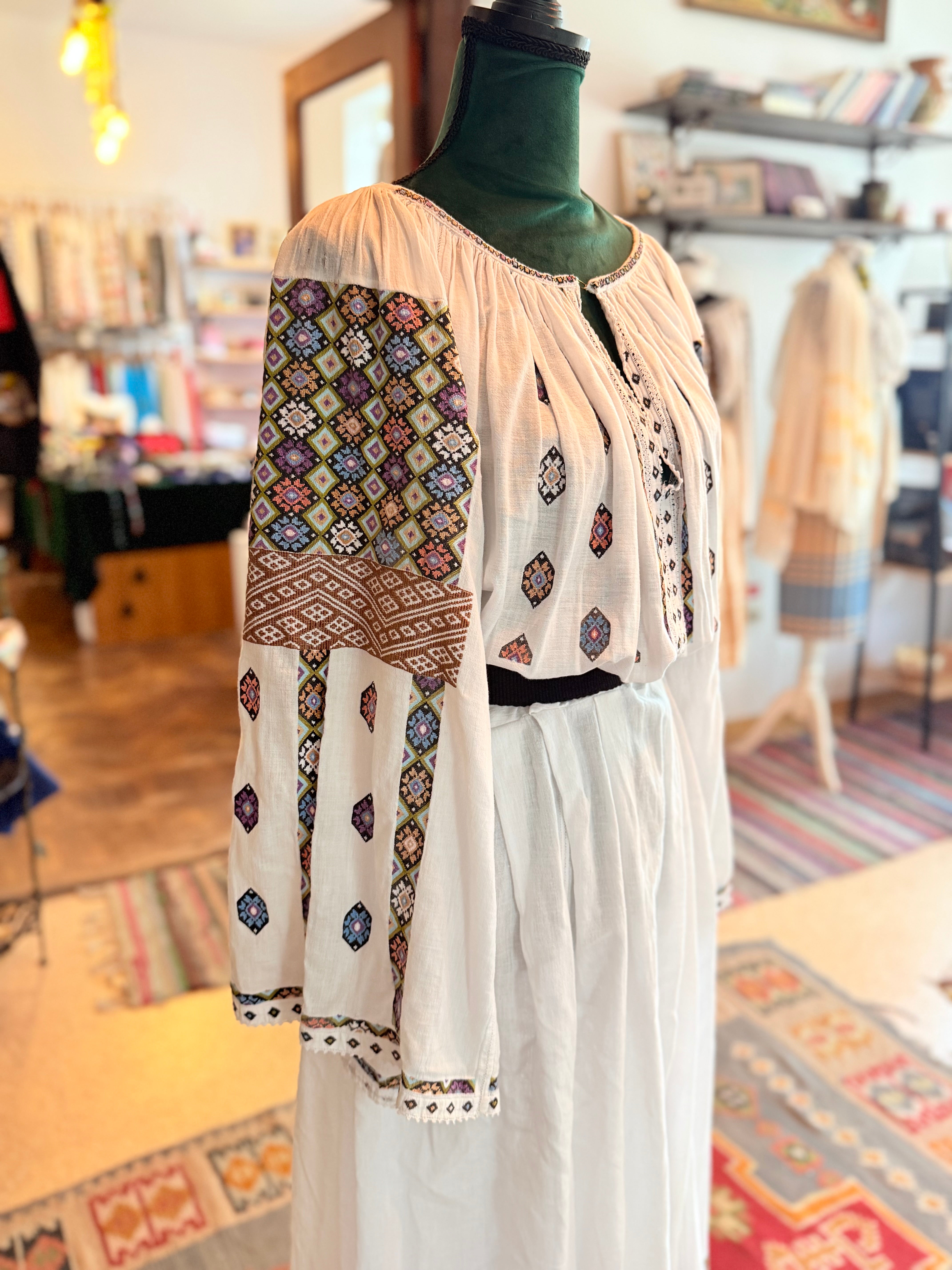 Rochie brodatǎ foarte mărunt - produs vintage