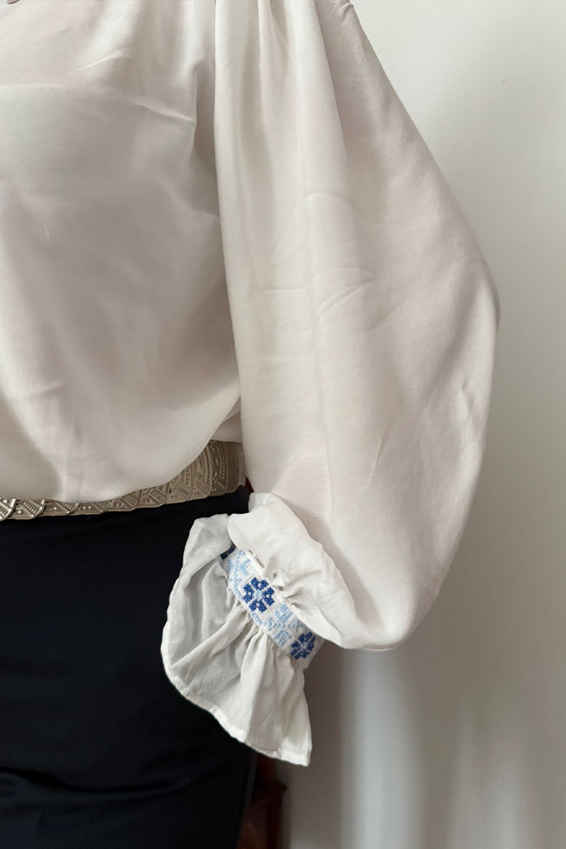 Cămașă clasică brodată, model Floare de Măr