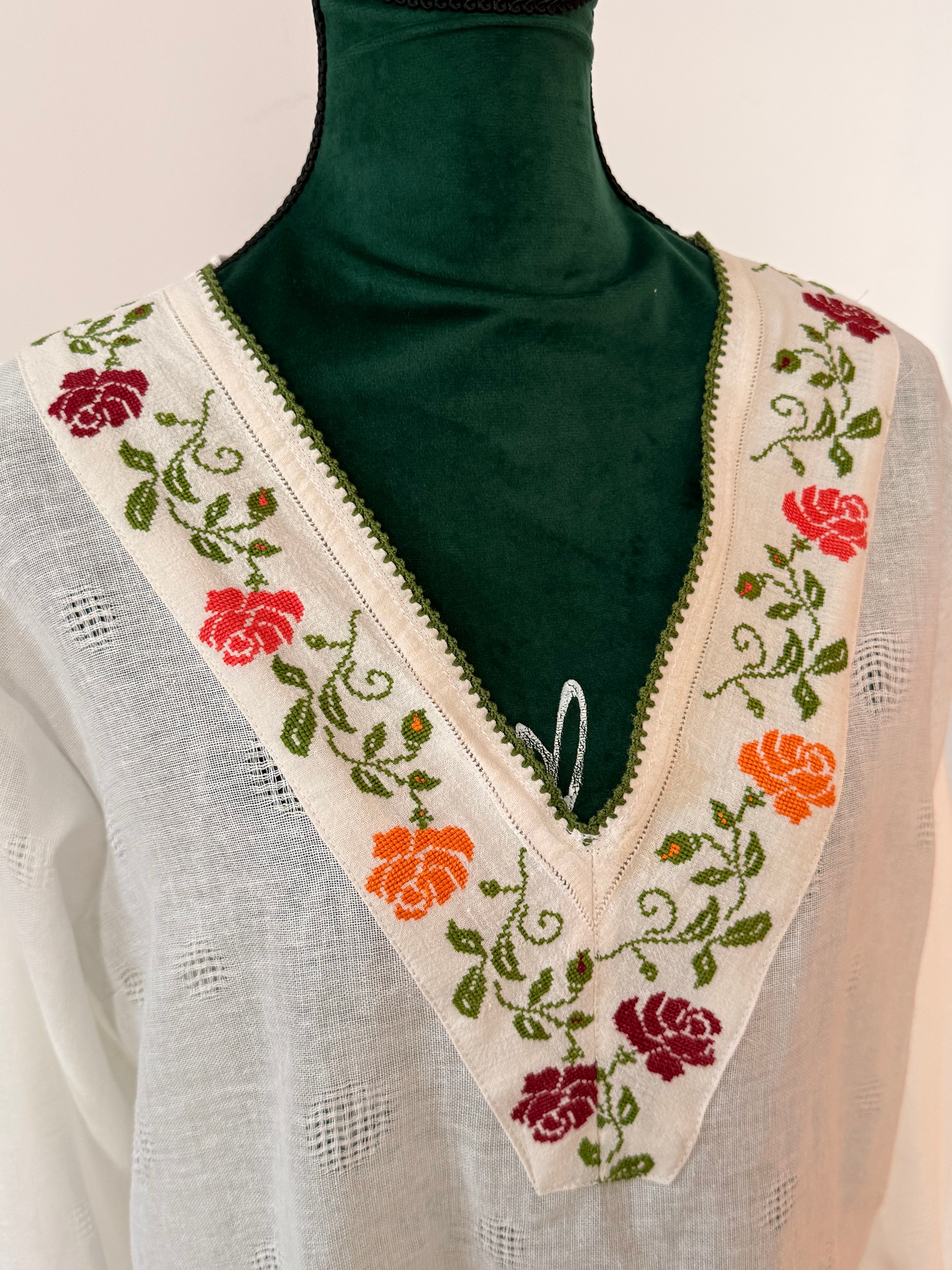 Bluza cu aplicație vintage - Trandafiri