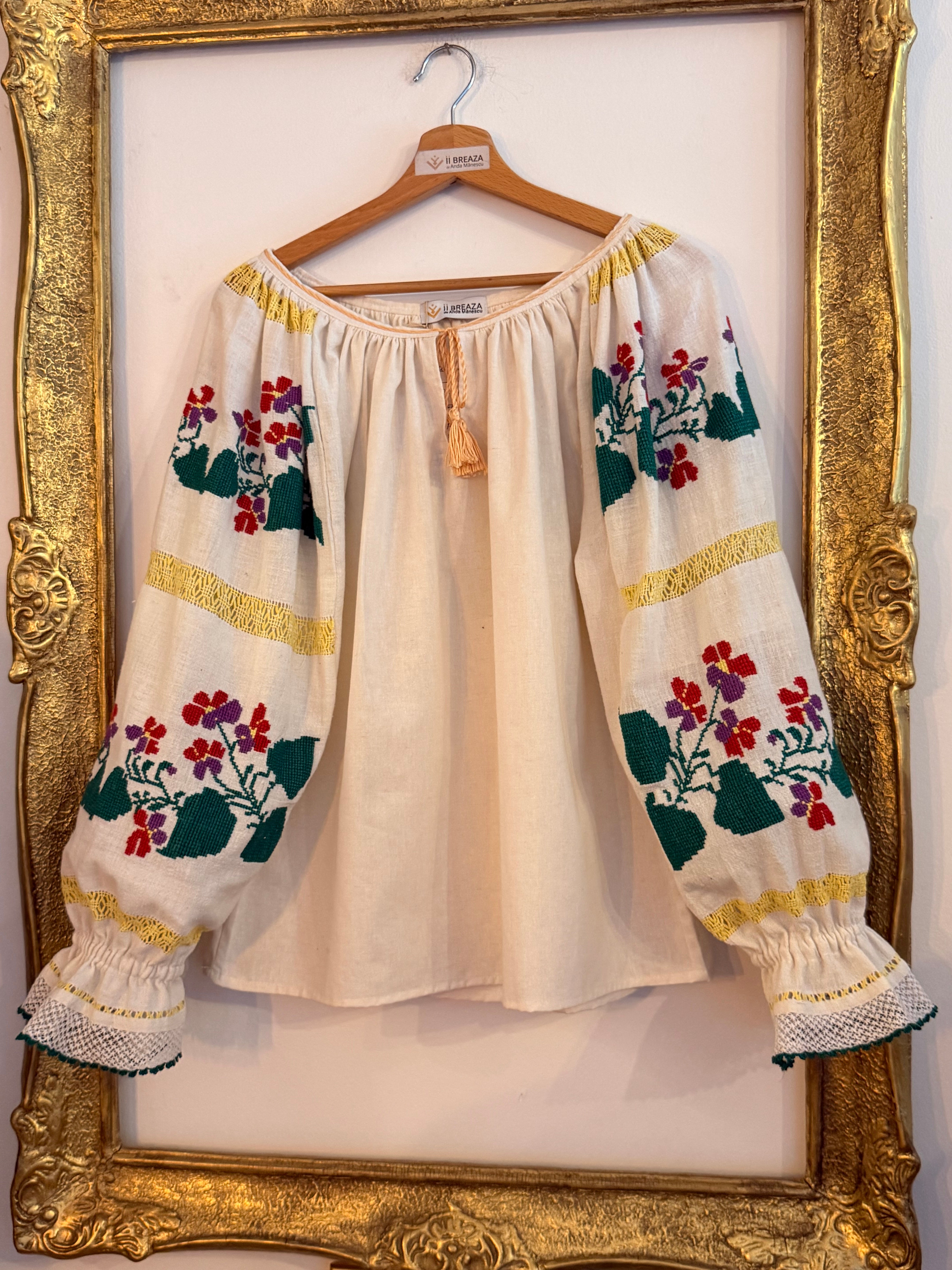 Ie cu mâneci vintage - Ajur cu Flori