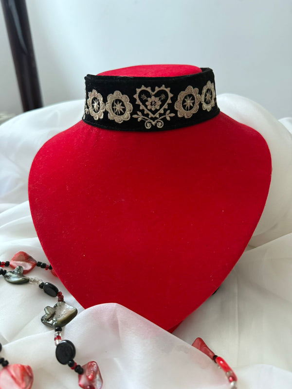 Choker tradițional din catifea - Floare și Inimă