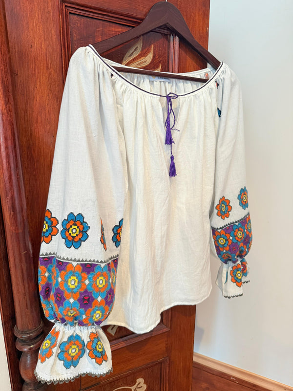 Bluză cu mâneci de poveste