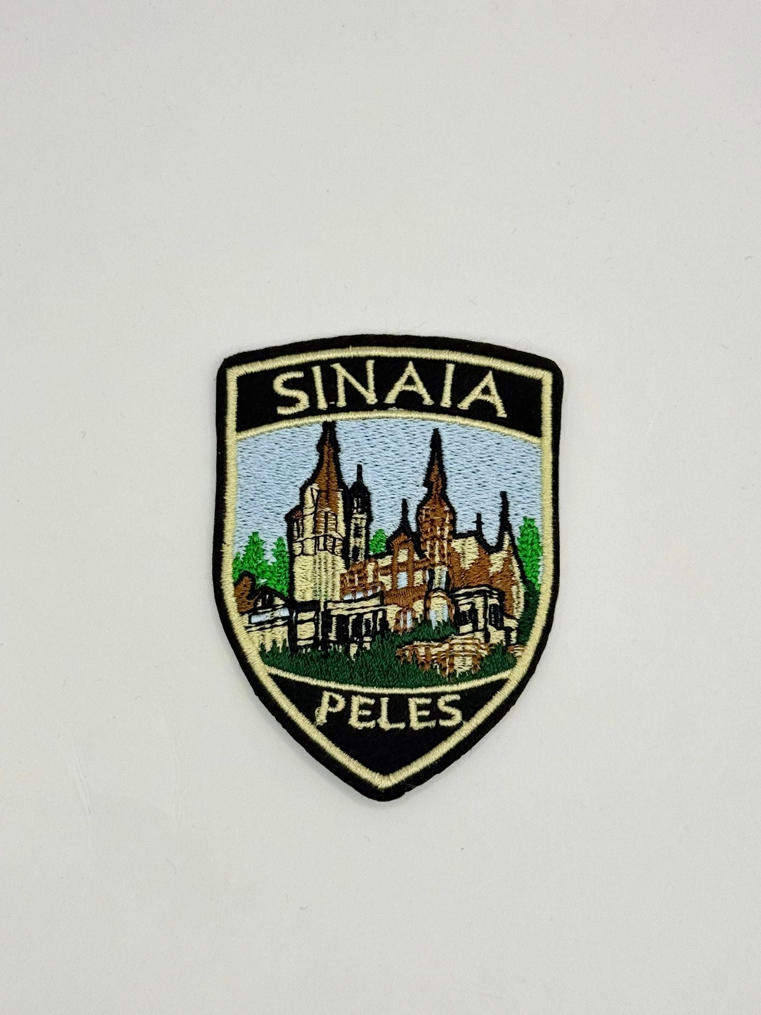 Emblemă / Patch brodat, cu folie adezivă – Castelul Peleș