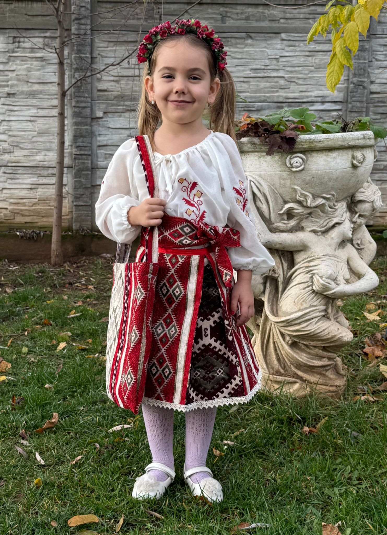 Trăistuță de colind țesută cu simboluri tradiționale