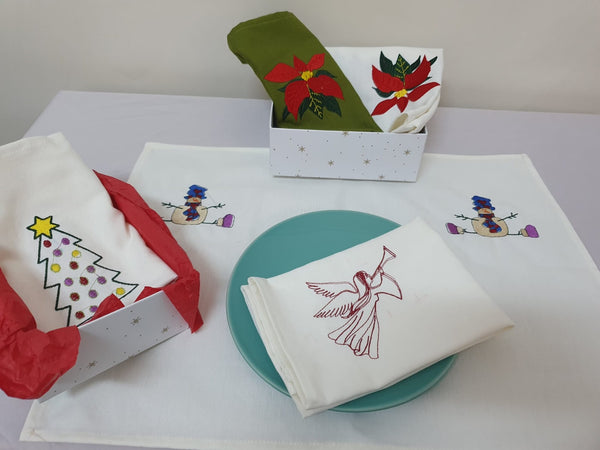 Naproane brodate cu diverse modele în spiritul Crăciunului