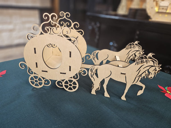 Decorațiune din lemn, caleașcă elegantă trasă de doi cai