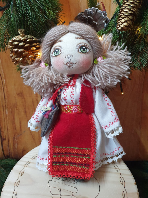 Păpușă în port popular