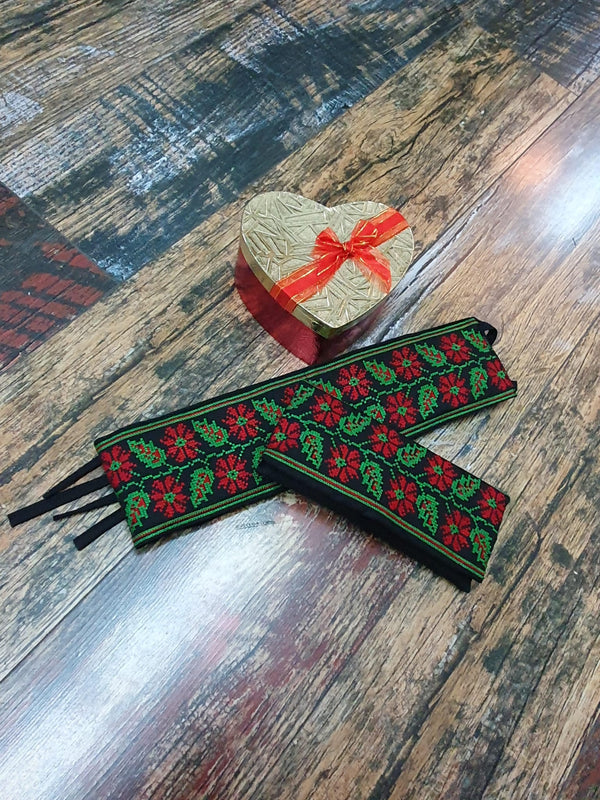 Set poșetă cu brâu, brodate cu simboluri tradiționale florale