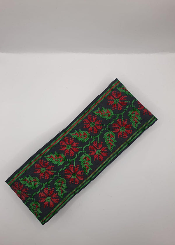 Brâu, brodat cu simboluri tradiționale florale