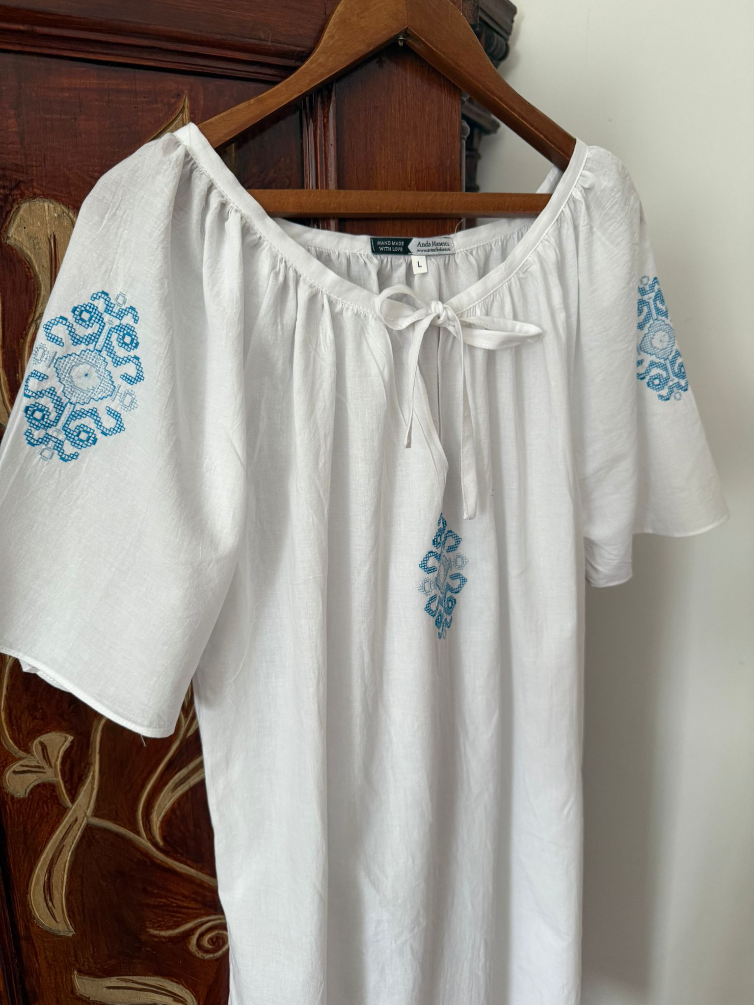 Rochie Ana - cu simboluri inspirate din tradiție