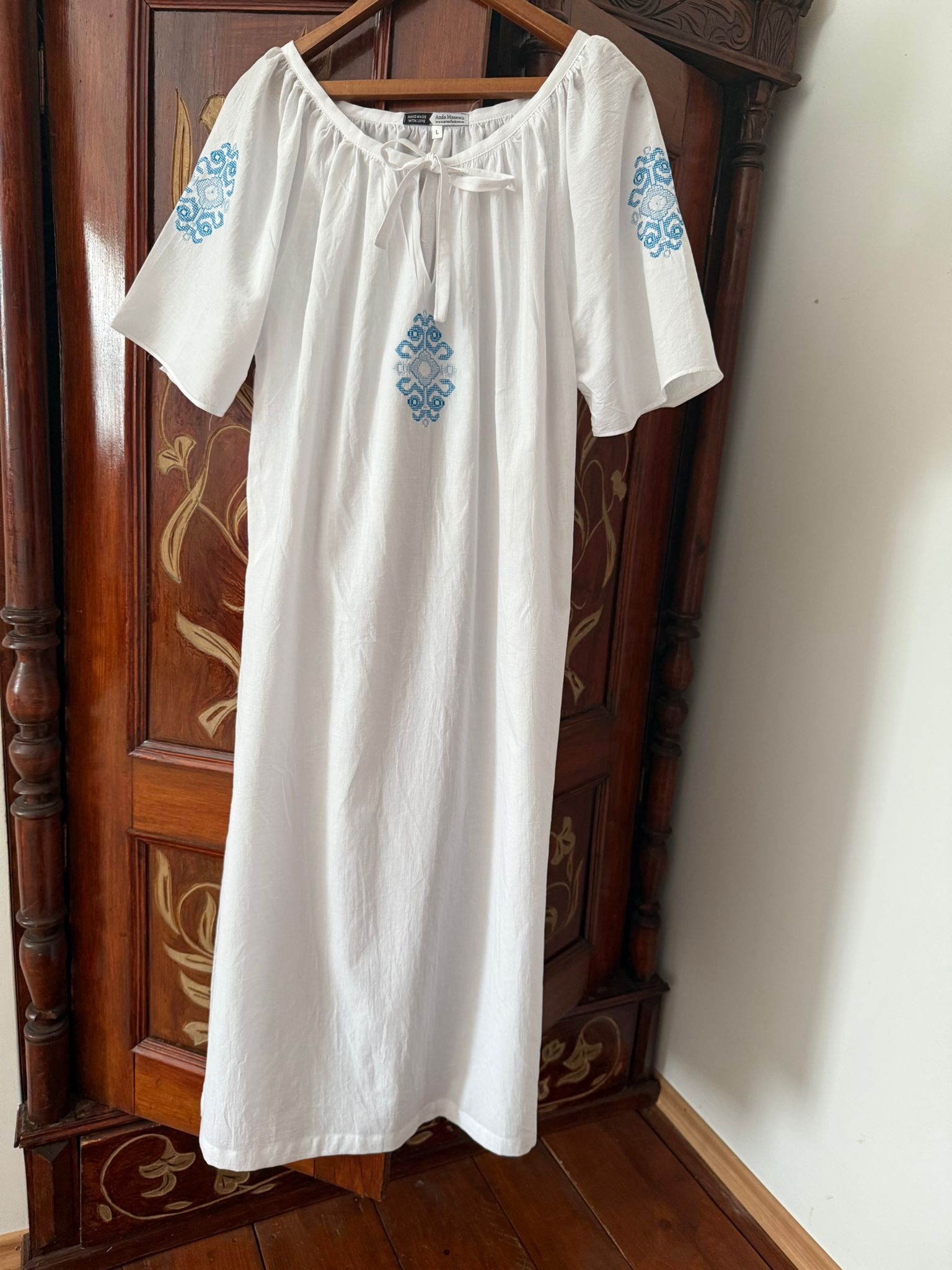 Rochie Ana - cu simboluri inspirate din tradiție