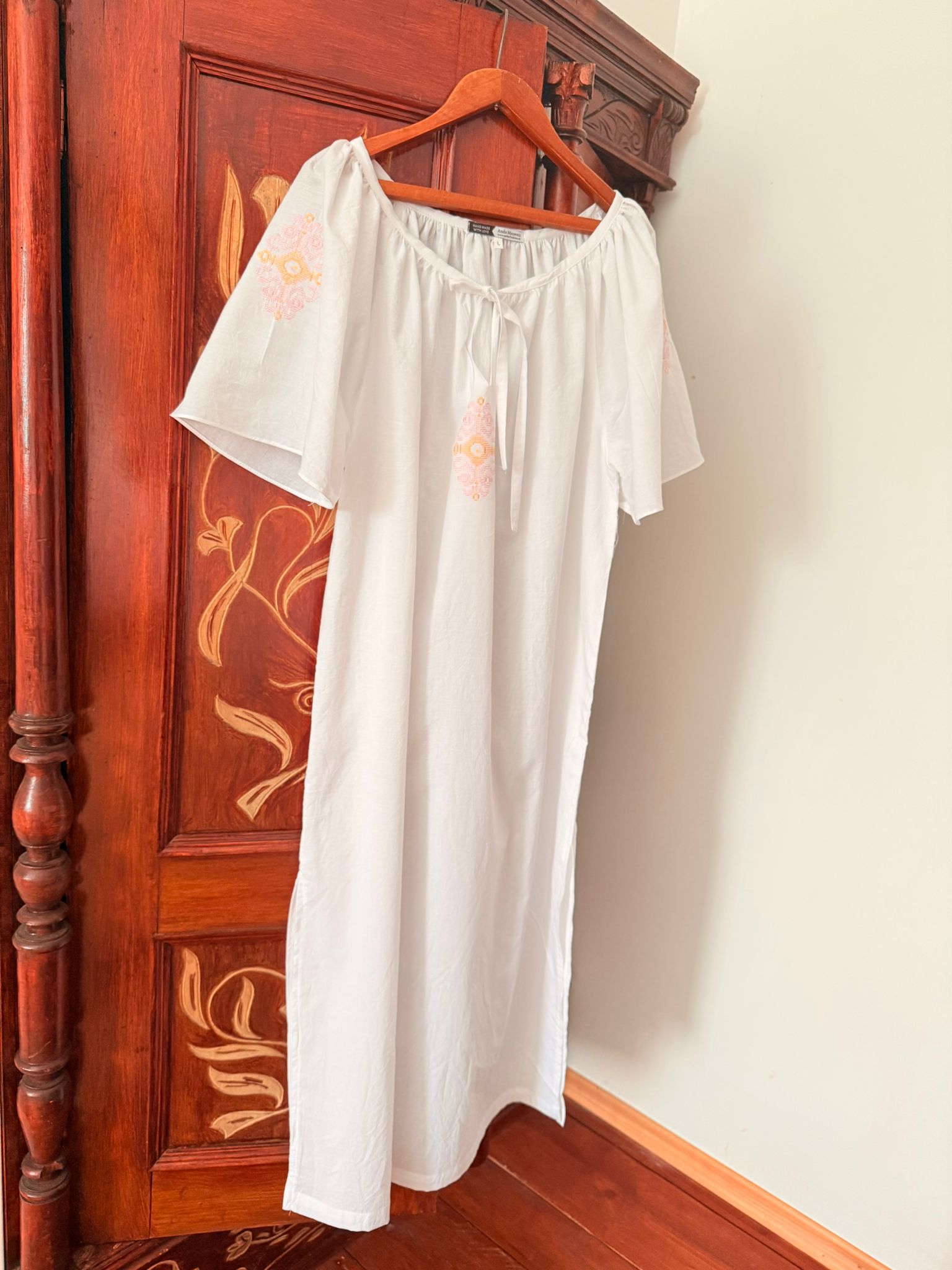 Rochie Ana - cu simboluri inspirate din tradiție