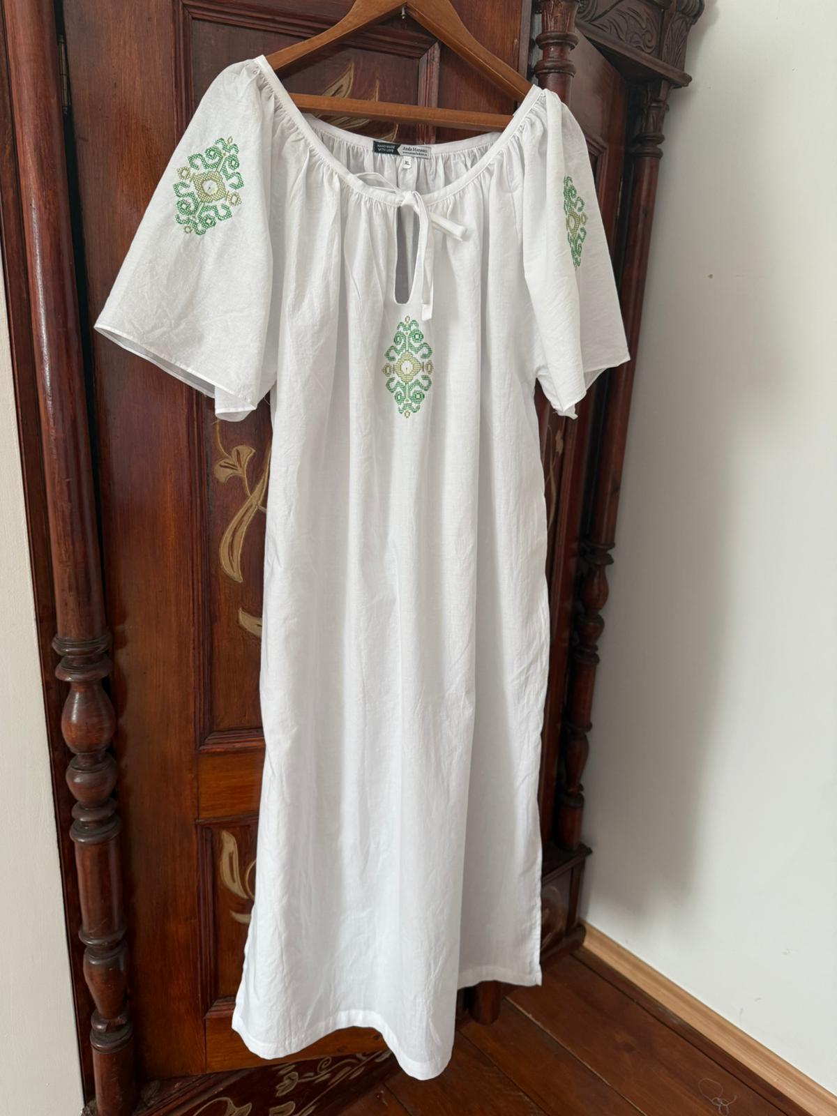 Rochie Ana - cu simboluri inspirate din tradiție