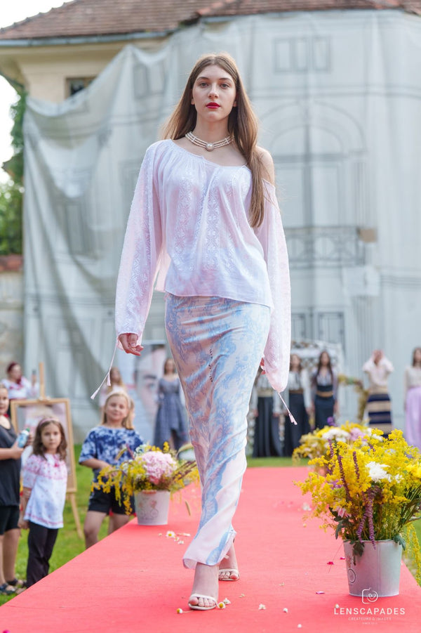 Fustă “Dantelă de Ceață” – Colecția Regina Maria