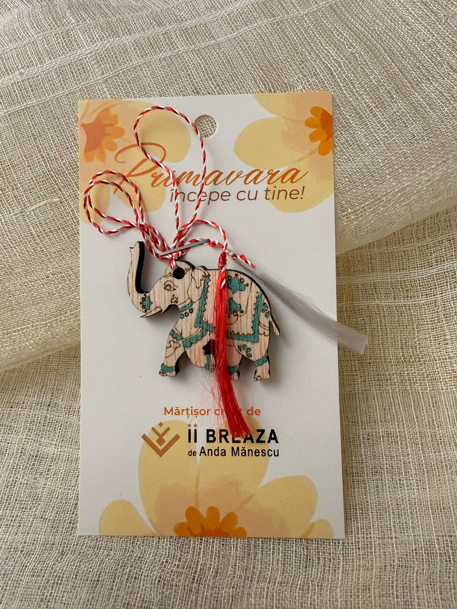 Mărțișor din lemn – Elefant pictat manual