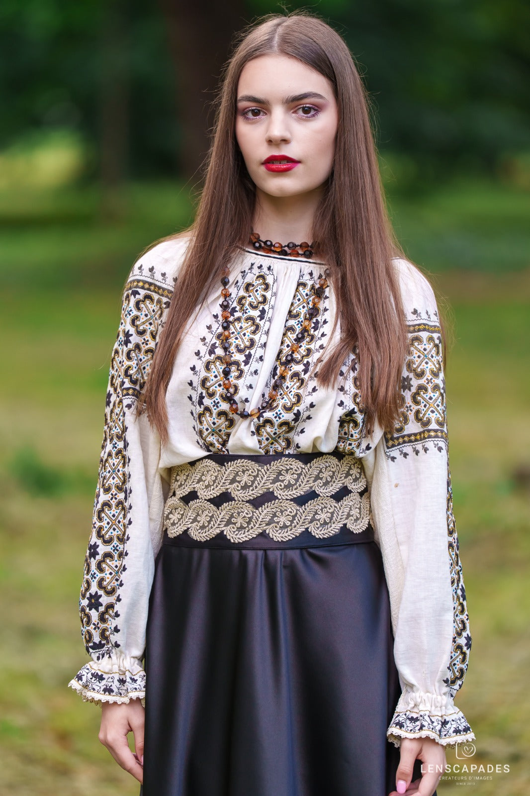 Ie Vintage - model arhaic ”Crucea cu brațe întoarse”