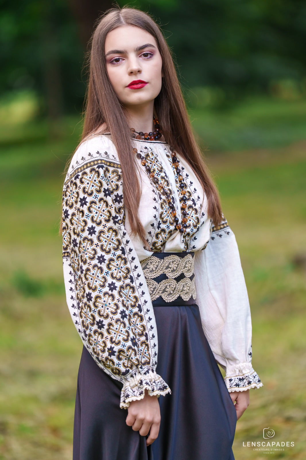 Ie Vintage - model arhaic ”Crucea cu brațe întoarse”