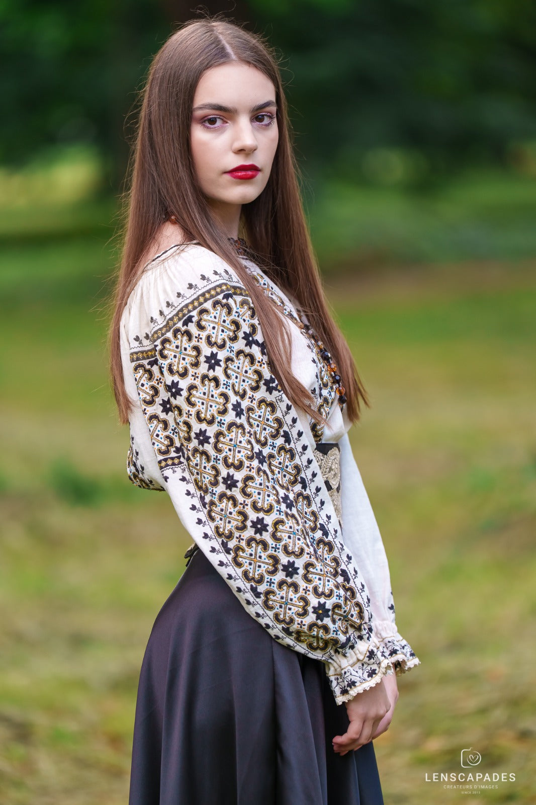 Ie Vintage - model arhaic ”Crucea cu brațe întoarse”