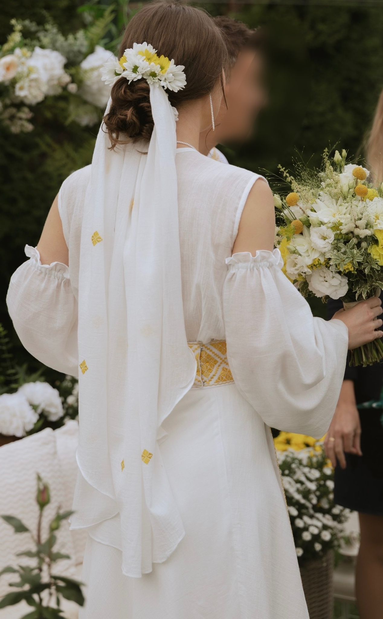 Rochie de mireasă, brodată manual cu modelul ”Buclavaua Mare”