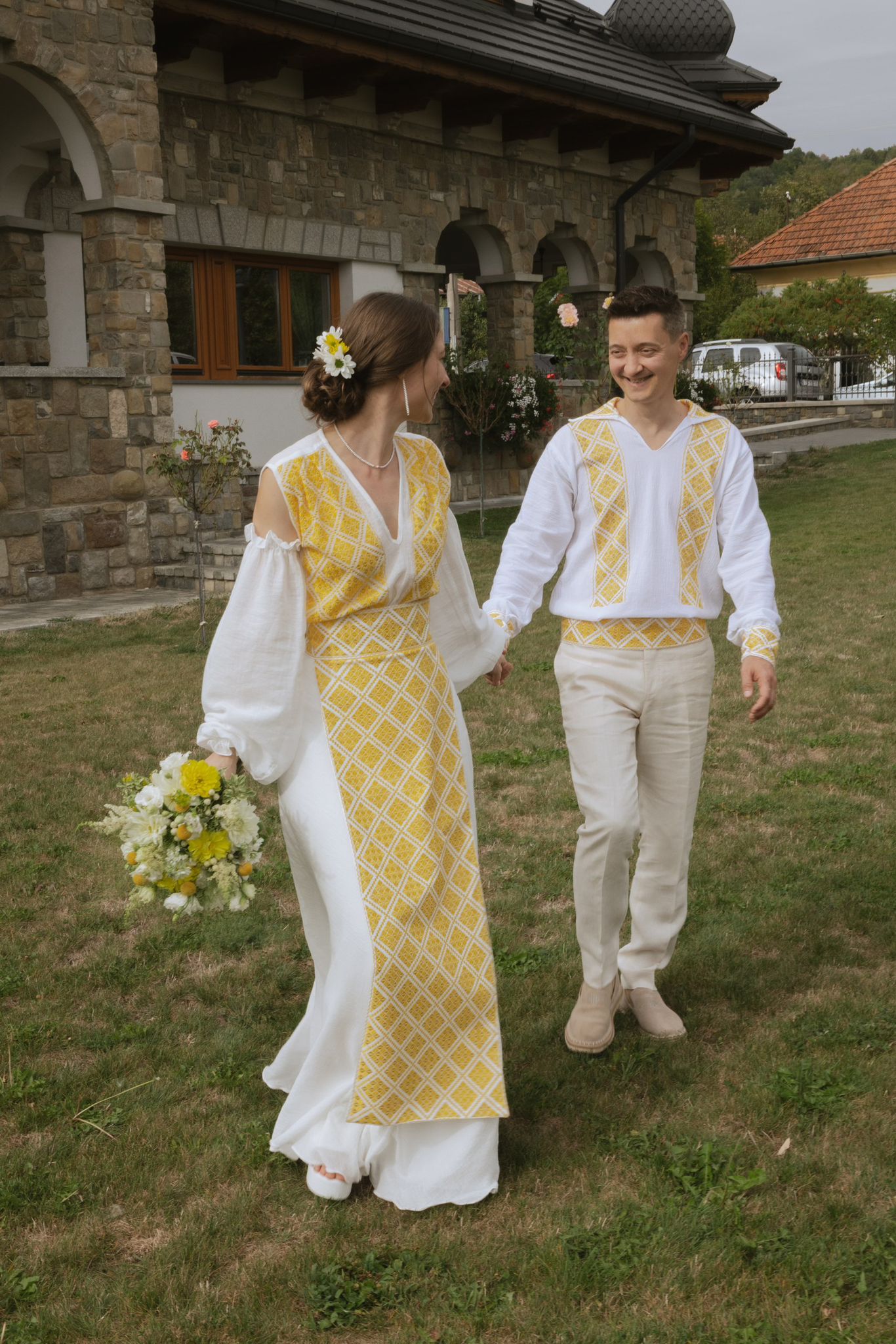 Rochie de mireasă, brodată manual cu modelul ”Buclavaua Mare”