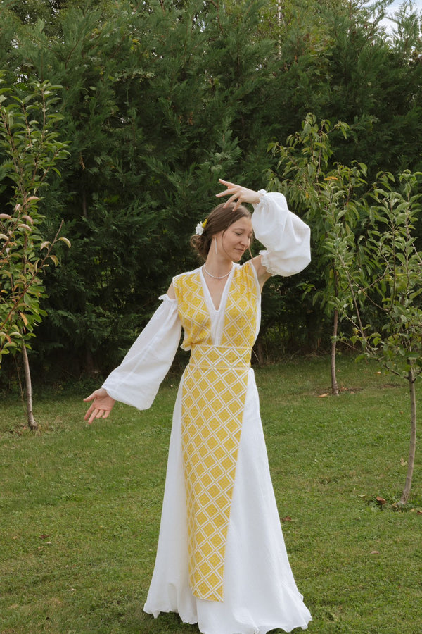 Rochie de mireasă, brodată manual cu modelul ”Buclavaua Mare”