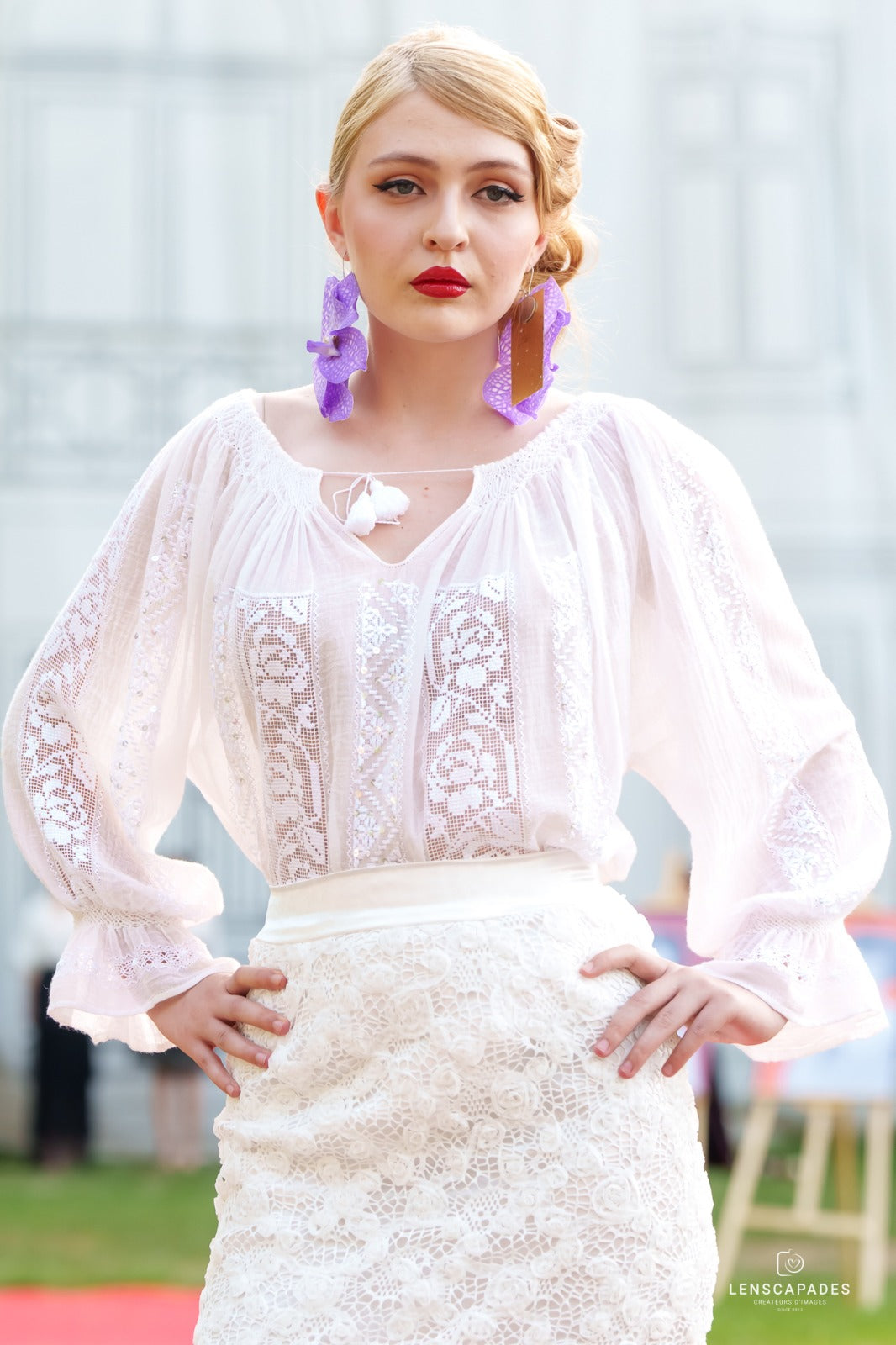Compleu IE Filtire cu fustă din dantelă ”Bella Vita”