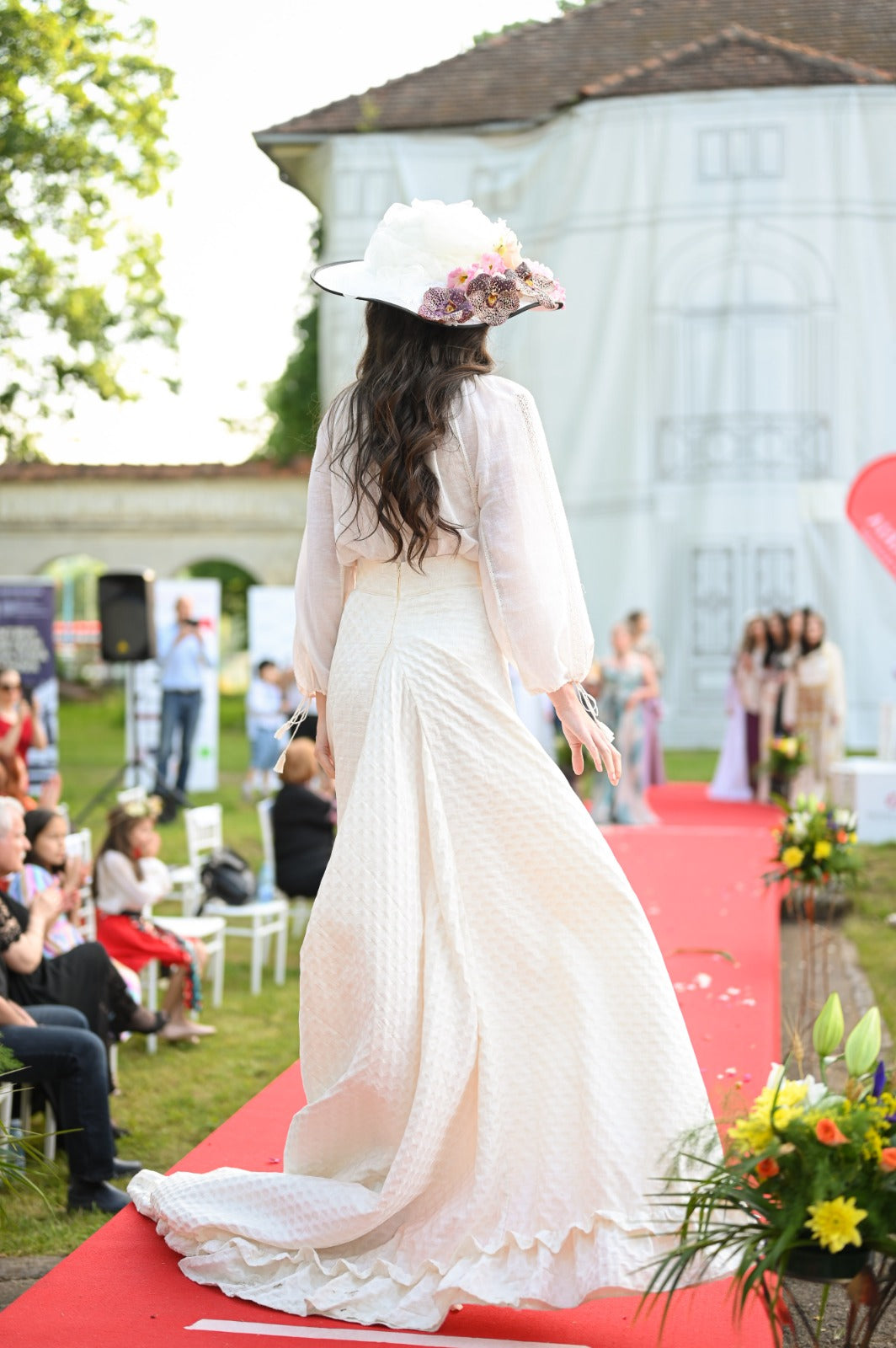 Ținută de mireasă, model ”Mușețelul”