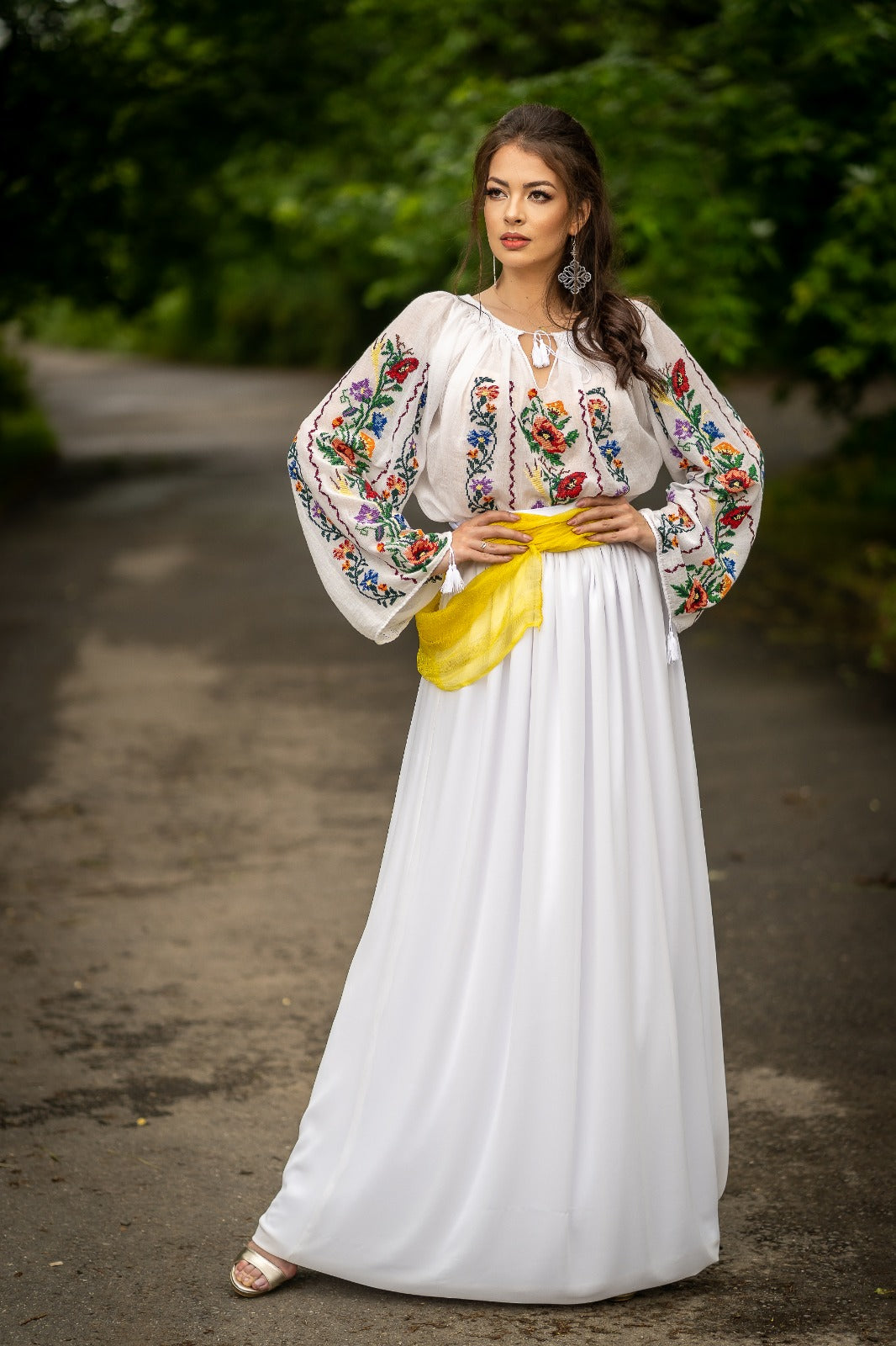 Compleu IE cu fustă ”Floare de nuntă”