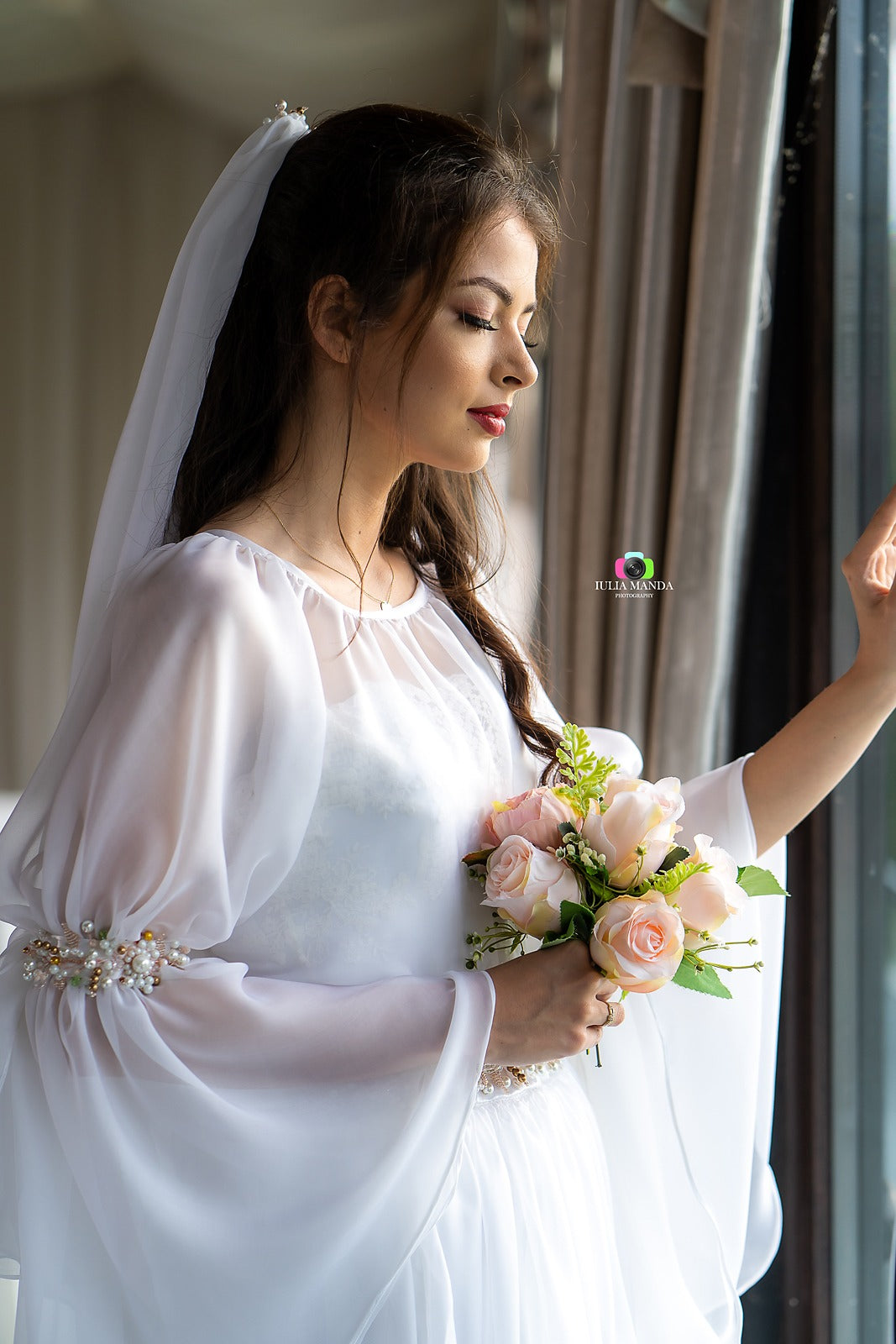Rochie de mireasă creată din mătase naturală - ”Domnița”