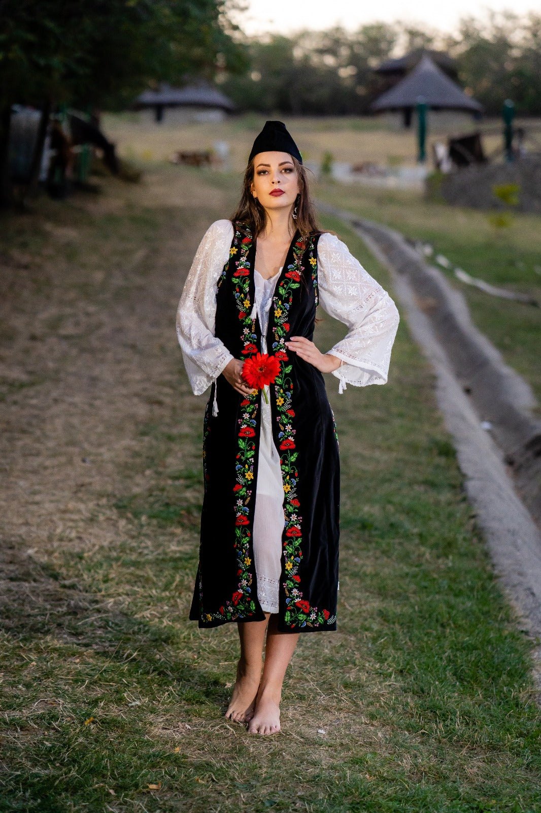 Compleu rochie brodată manual și vestă brodată cu mărgele, ”Veșnicie”