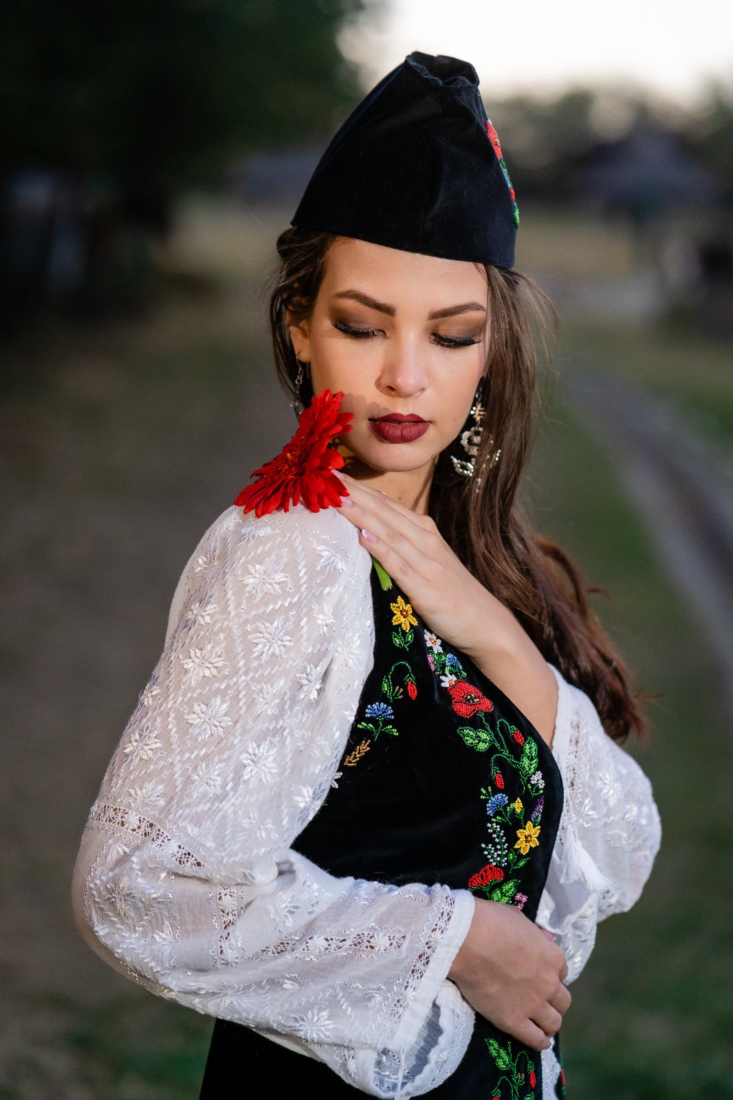 Compleu rochie brodată manual și vestă brodată cu mărgele, ”Veșnicie”