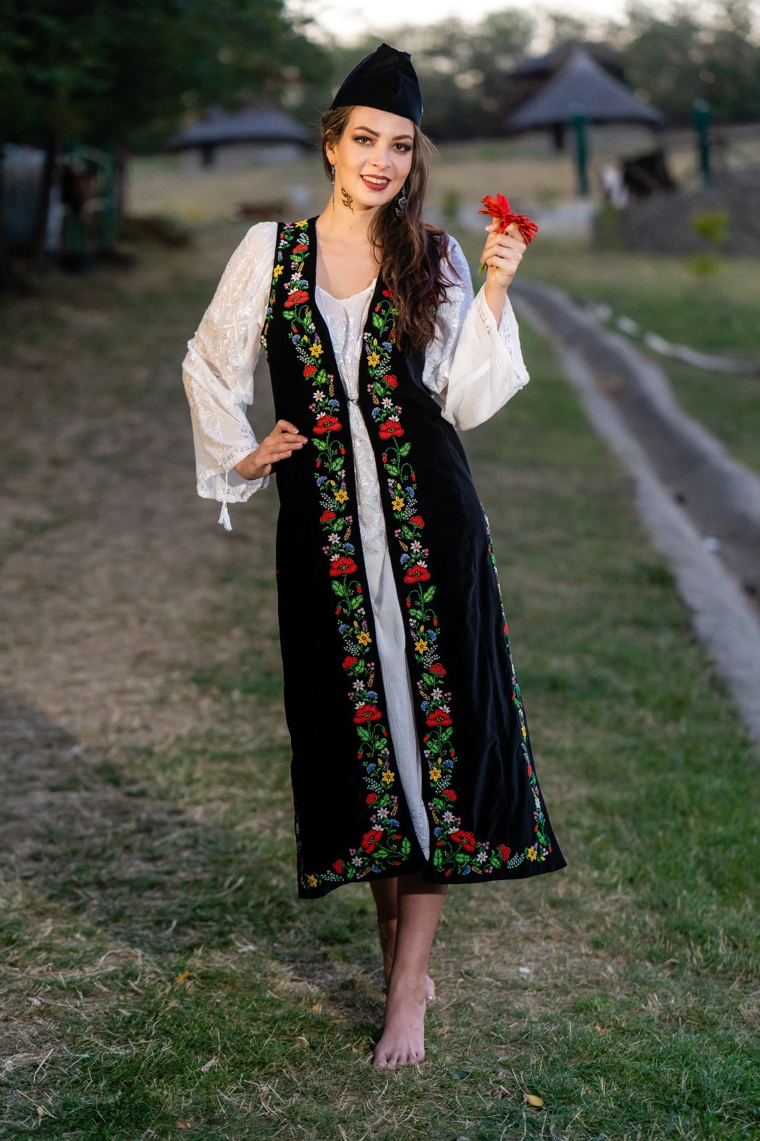 Compleu rochie brodată manual și vestă brodată cu mărgele, ”Veșnicie”
