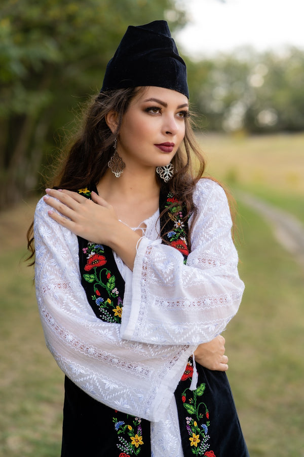 Compleu rochie brodată manual și vestă brodată cu mărgele, ”Veșnicie”